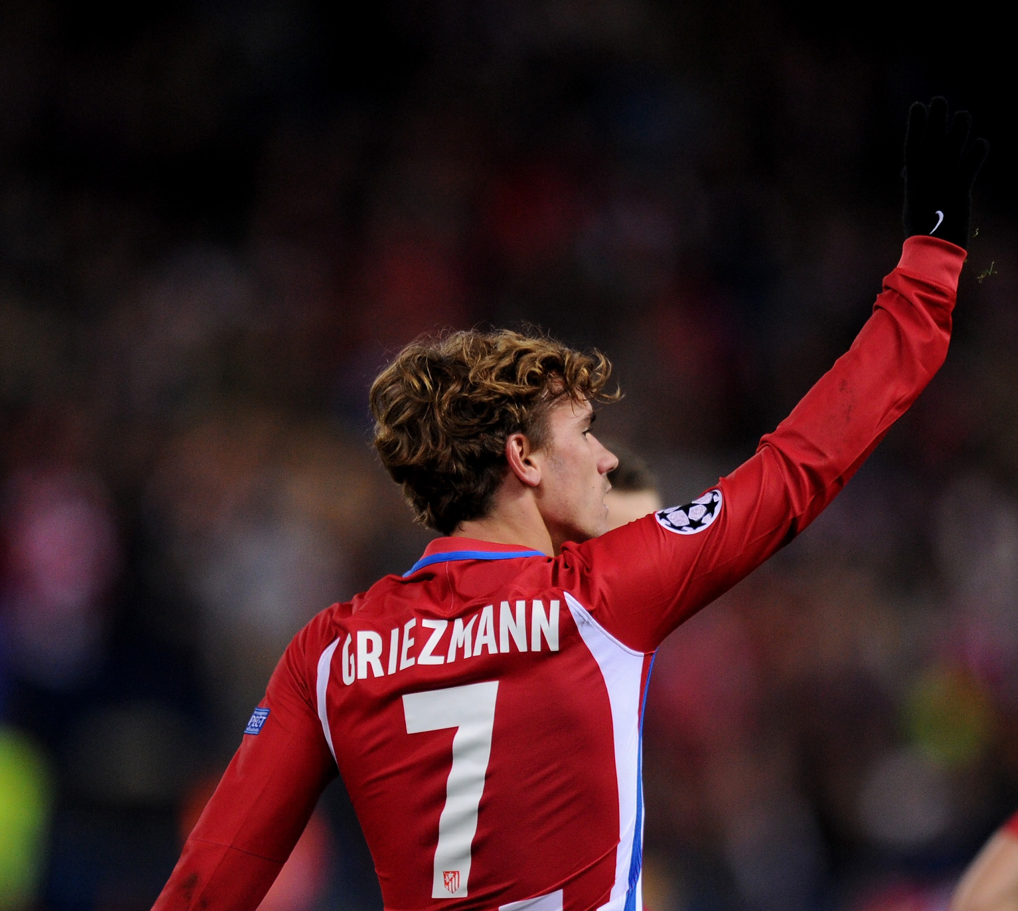 MADRID, SPAIN - NOVEMBER 23: Antoine Griezmann of Atletico Madrid celebrates scoring his sides second goal during the UEFA Champions League Group D match between Club Atletico de Madrid and PSV Eindhoven at Vicente Calderon Stadium on November 23, 2016 in Madrid, Spain.  (Photo by Denis Doyle/Getty Images)