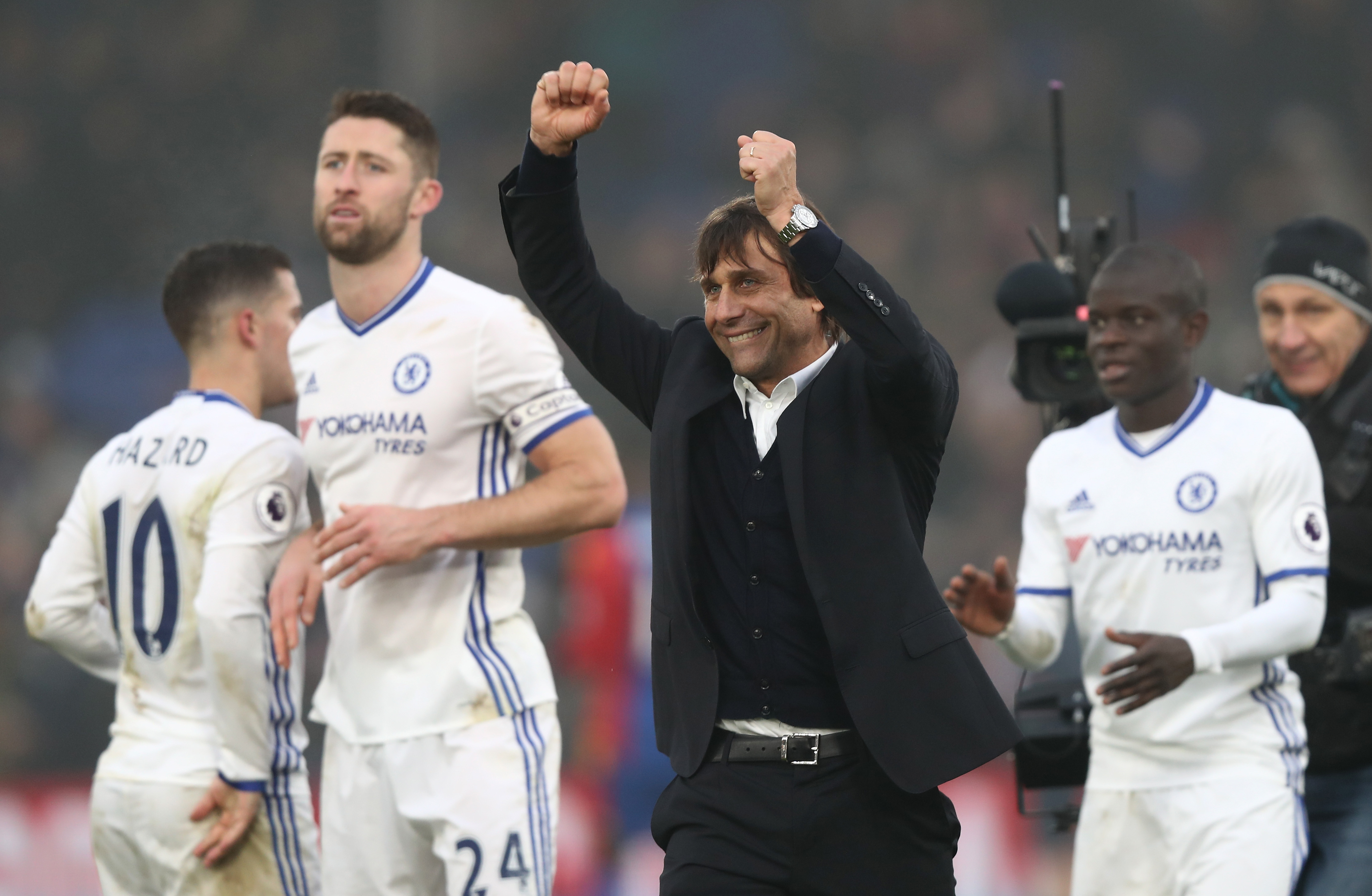 LONDON, ENGLAND - DECEMBER 17:  Antonio Conte, Manager of Chelsea (C) celebrates his sides win after the game during the Premier League match between Crystal Palace and Chelsea at Selhurst Park on December 17, 2016 in London, England.  (Photo by Clive Rose/Getty Images)