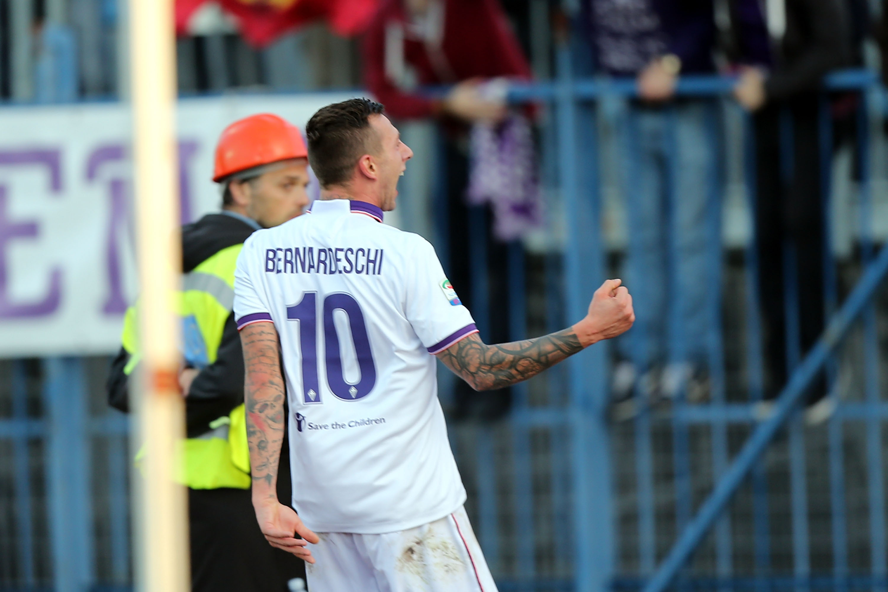 EMPOLI, ITALY - NOVEMBER 20: Federico Bernardeschi of ACF Fiorentina celebrates after scoring a goal during the Serie A match between Empoli FC and ACF Fiorentina at Stadio Carlo Castellani on November 20, 2016 in Empoli, Italy.  (Photo by Gabriele Maltinti/Getty Images)