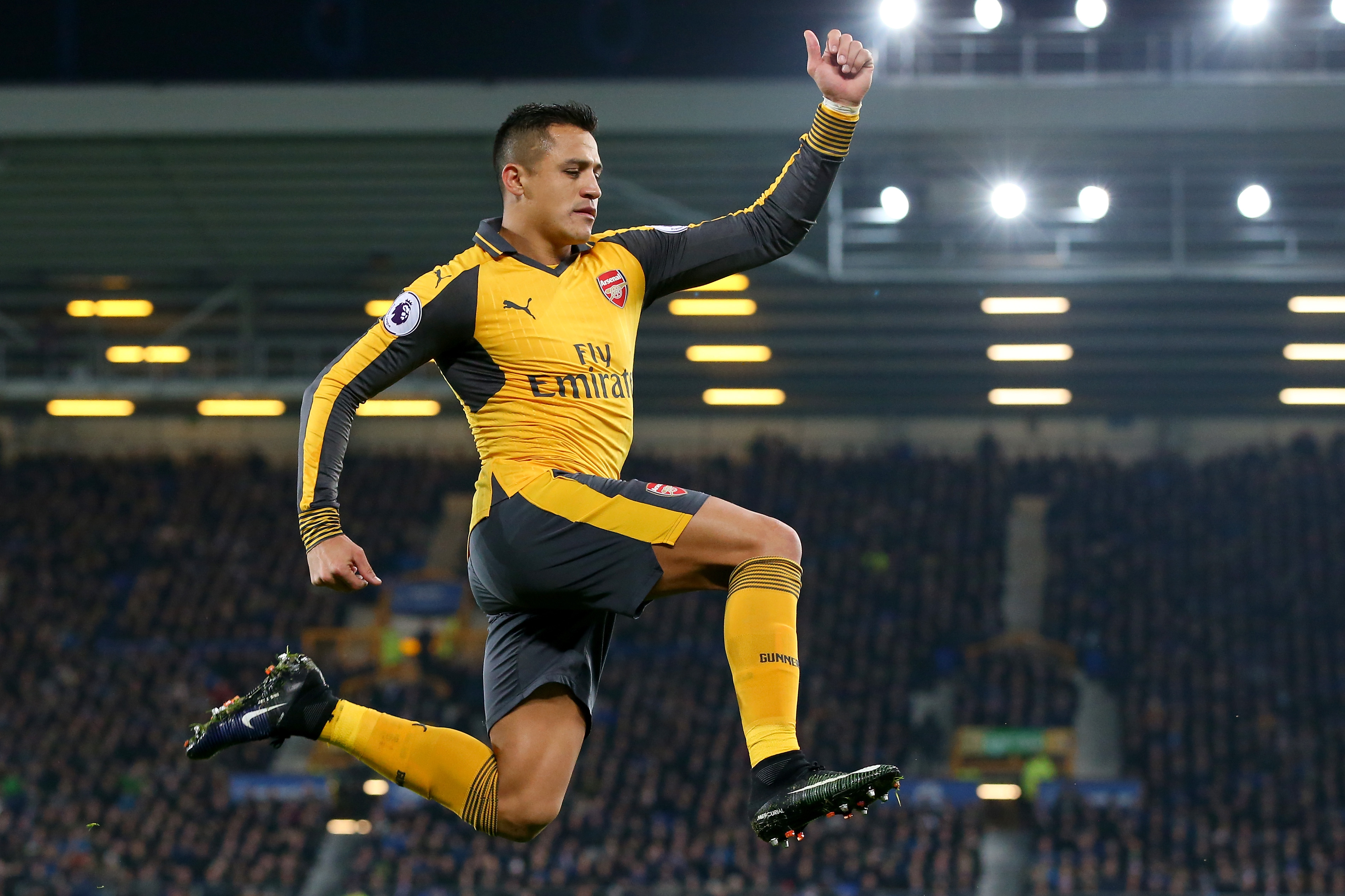 LIVERPOOL, ENGLAND - DECEMBER 13:  Alexis Sanchez of Arsenal celebrates after scoring the opening goal during the Premier League match between Everton and Arsenal at Goodison Park on December 13, 2016 in Liverpool, England.  (Photo by Alex Livesey/Getty Images)