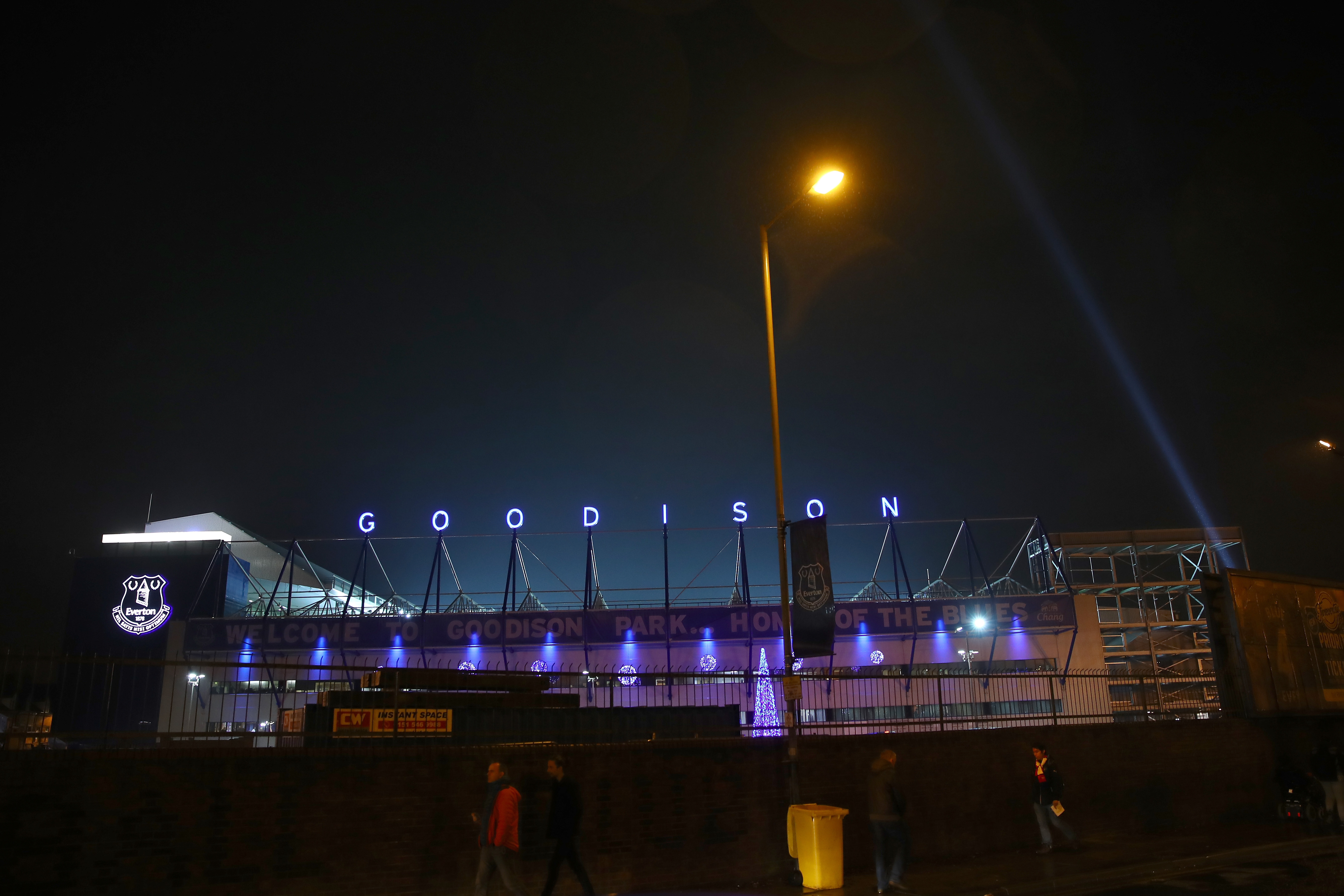 LIVERPOOL, ENGLAND - DECEMBER 13:  A general view of the stadium exterior prior to kickoff during the Premier League match between Everton and Arsenal at Goodison Park on December 13, 2016 in Liverpool, England.  (Photo by Clive Brunskill/Getty Images)