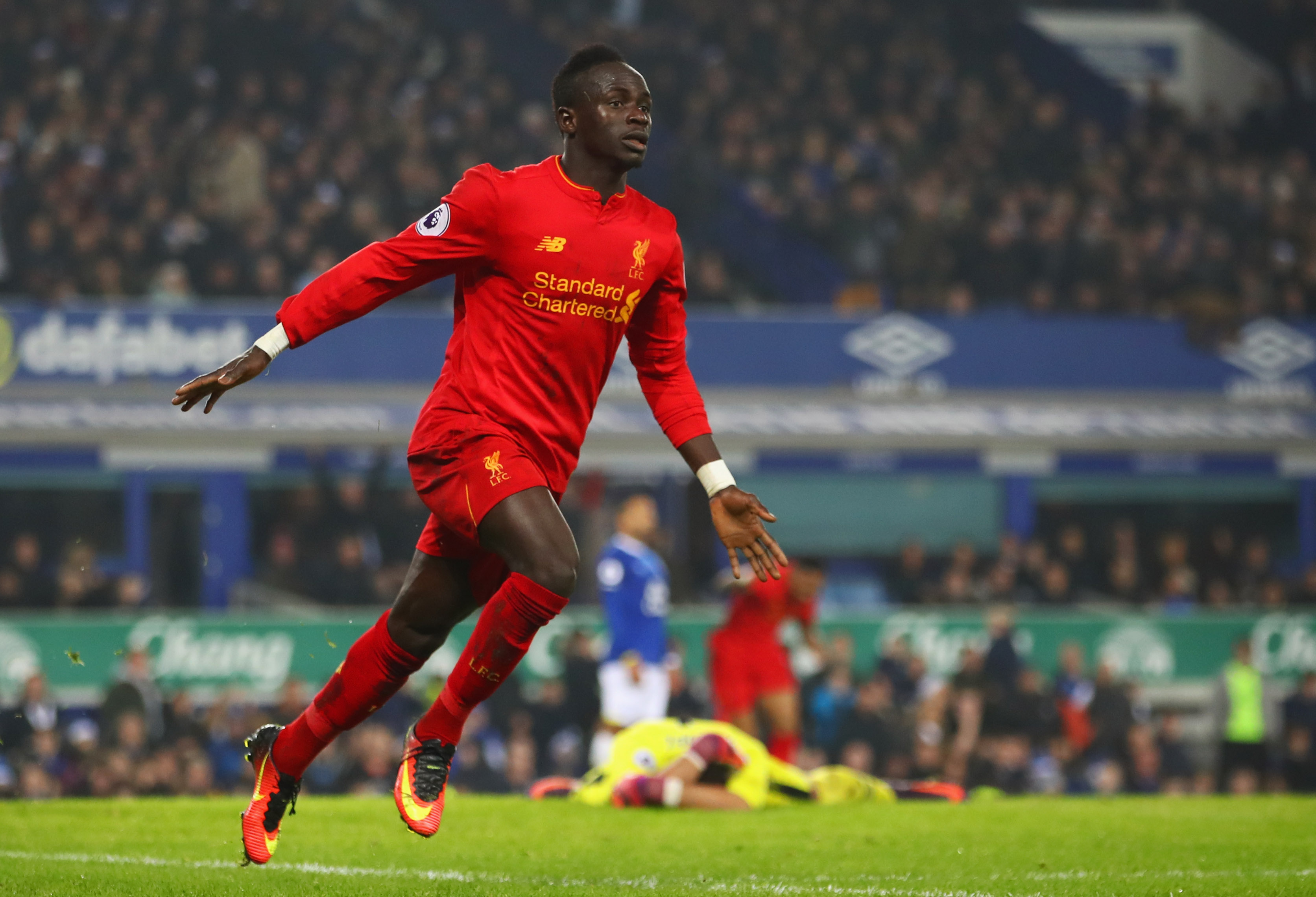 LIVERPOOL, ENGLAND - DECEMBER 19:  Sadio Mane of Liverpool celebrates as he scores their first goal during the Premier League match between Everton and Liverpool at Goodison Park on December 19, 2016 in Liverpool, England.  (Photo by Clive Brunskill/Getty Images)