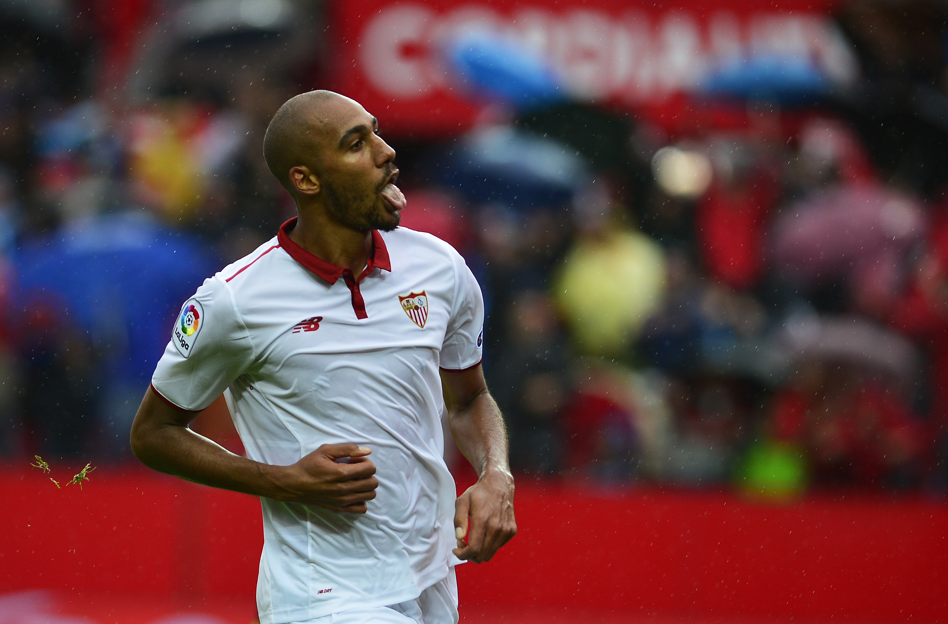 Sevilla's French midfielder Steven N'Zonzi celebrates a goal during the Spanish league football match between Sevilla FC and Club Atletico de Madrid at the Ramon Sanchez Pizjuan stadium in Sevilla on October 23, 2016. / AFP / CRISTINA QUICLER        (Photo credit should read CRISTINA QUICLER/AFP/Getty Images)