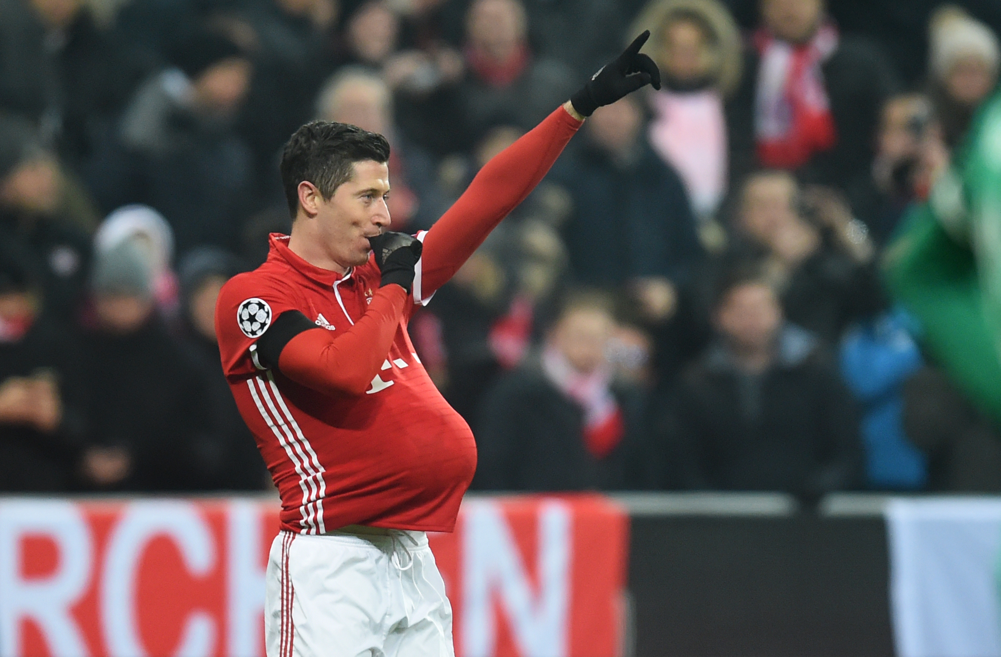Bayern Munich's Polish striker Robert Lewandowski celebrates scoring the opening goal during the UEFA Champions League group D football match between FC Bayern Munich and Atletico Madrid in Munich, southern Germany, on December 6, 2016.  / AFP / CHRISTOF STACHE        (Photo credit should read CHRISTOF STACHE/AFP/Getty Images)