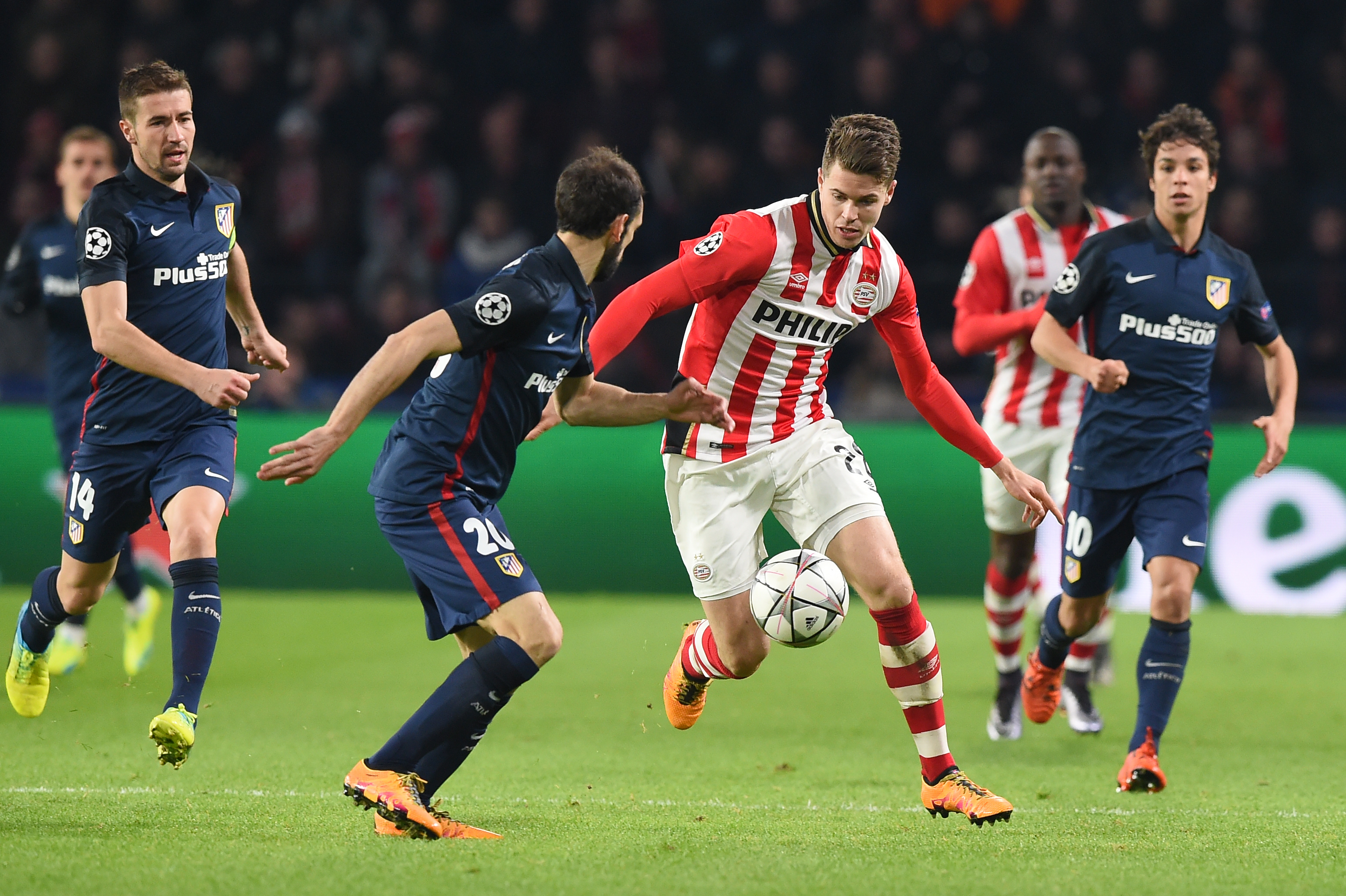 PSV Eindhoven's midfielder Marco van Ginkel (C) fights for the ball against Atletico Madrid's defender Juanfran (2nd L) during the UEFA Champions League round of 16 first leg football match between PSV Eindhoven and Atletico Madrid at the Philips Stadium in Eindhoven on February 24, 2016. AFP PHOTO / EMMANUEL DUNAND / AFP / EMMANUEL DUNAND        (Photo credit should read EMMANUEL DUNAND/AFP/Getty Images)
