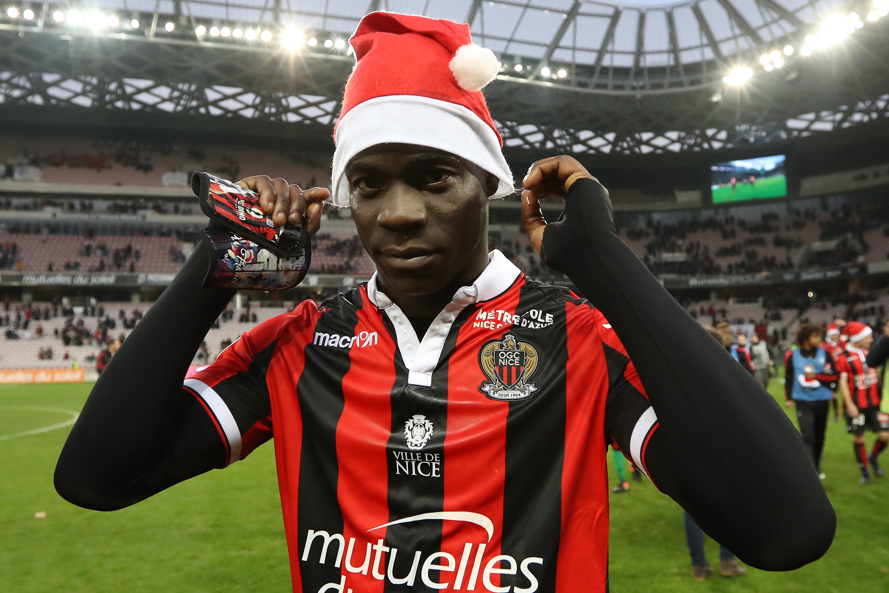 Nice's Italian forward Mario Balotelli, wearing a Santa Claus bonnet, walks on the pitch at the end of the French L1 football match Nice (OGCN) vs Dijon (DFCO) on December 18, 2016 at the Allianz Riviera stadium in Nice, southeastern France.  / AFP / VALERY HACHE        (Photo credit should read VALERY HACHE/AFP/Getty Images)