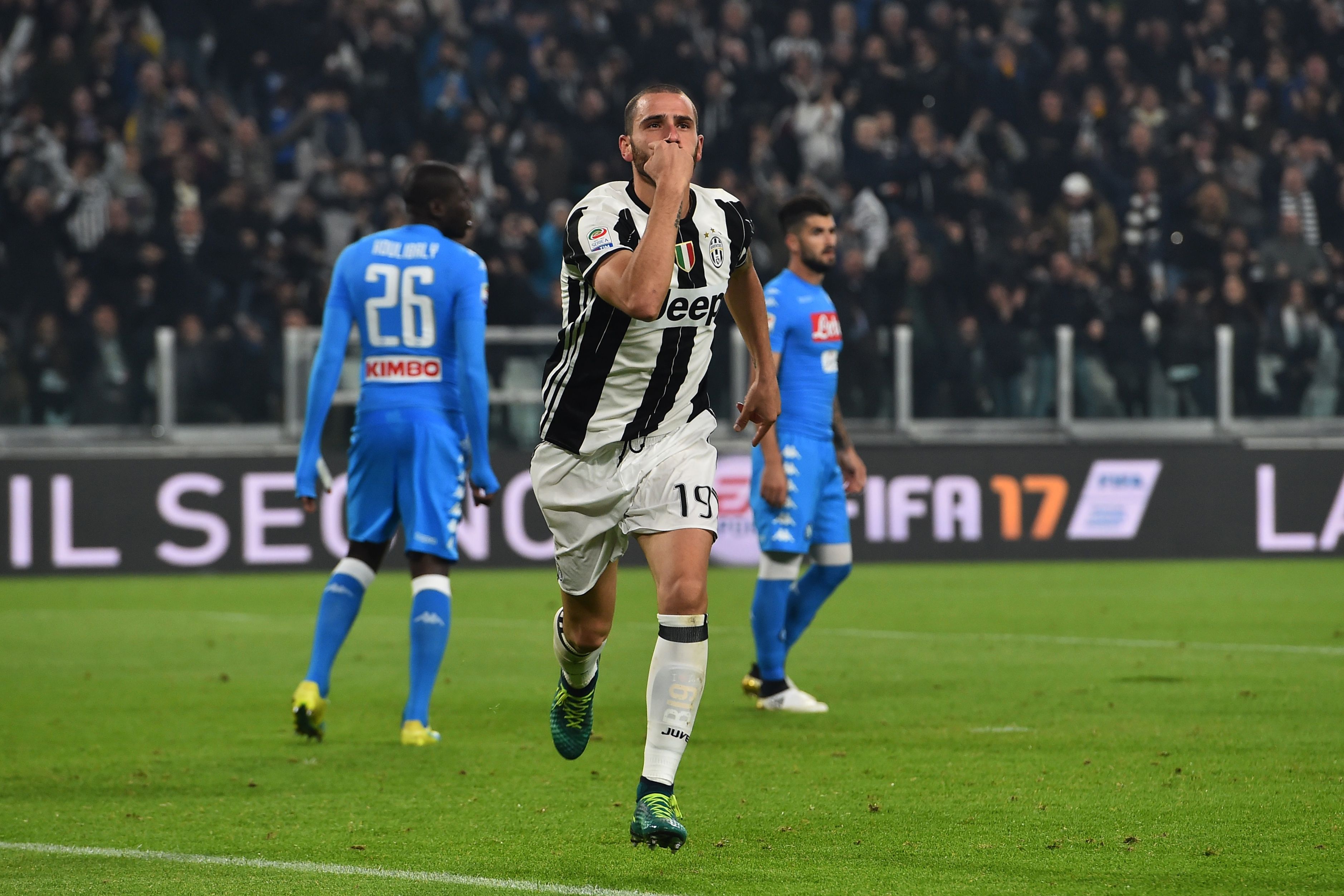 Juventus' Italian defender Leonardo Bonucci celebrates after scoring a goal during the Italian Serie A football match Juventus vs Napoli at Juventus Stadium in Turin on October 29,  2016. / AFP / GIUSEPPE CACACE        (Photo credit should read GIUSEPPE CACACE/AFP/Getty Images)