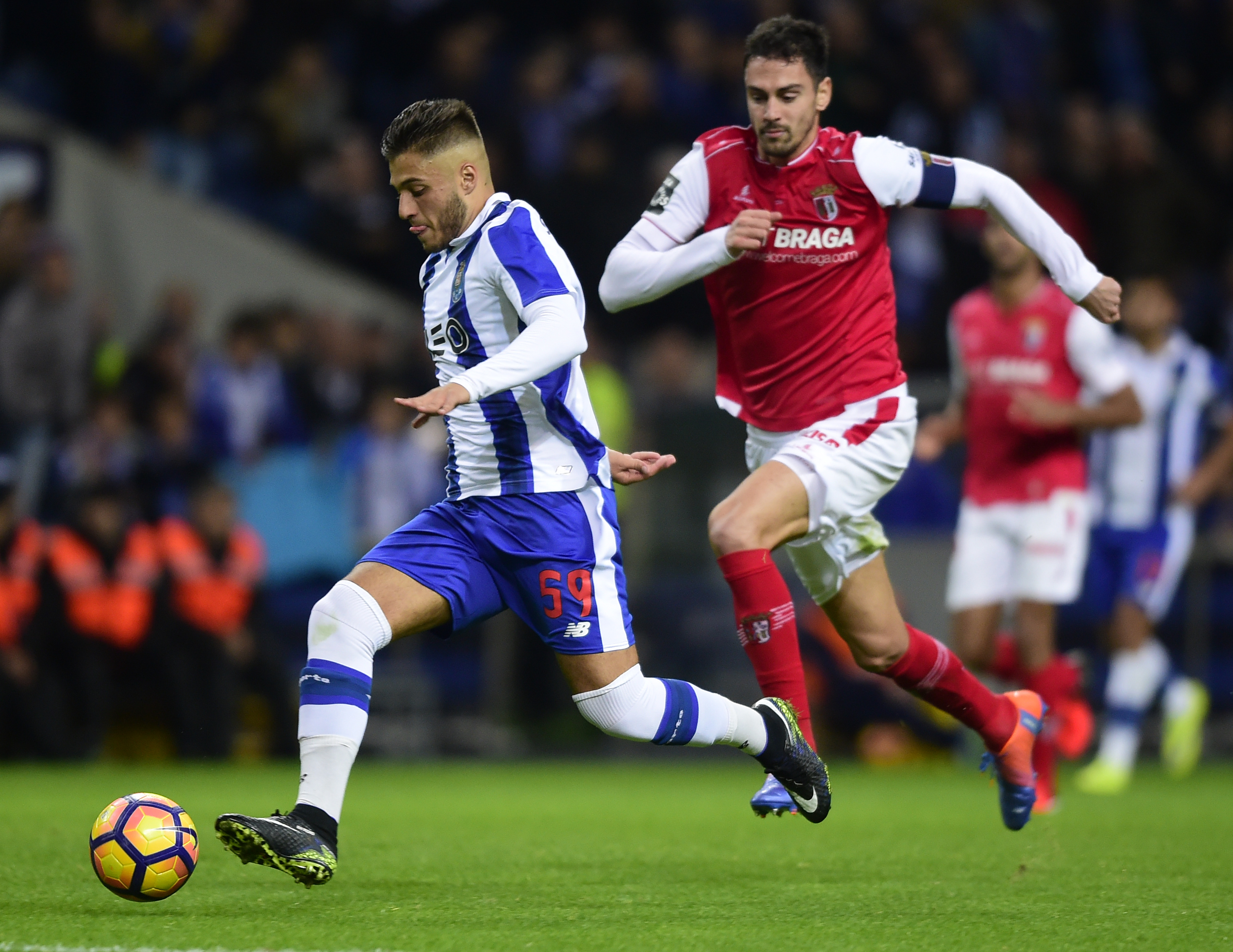 Porto's forward Rui Pedro (L) controls the ball to score during the Portuguese league football match FC Porto vs SC Braga at the Dragao stadium in Porto on December 3, 2016.
Porto won 1-0. / AFP / MIGUEL RIOPA        (Photo credit should read MIGUEL RIOPA/AFP/Getty Images)