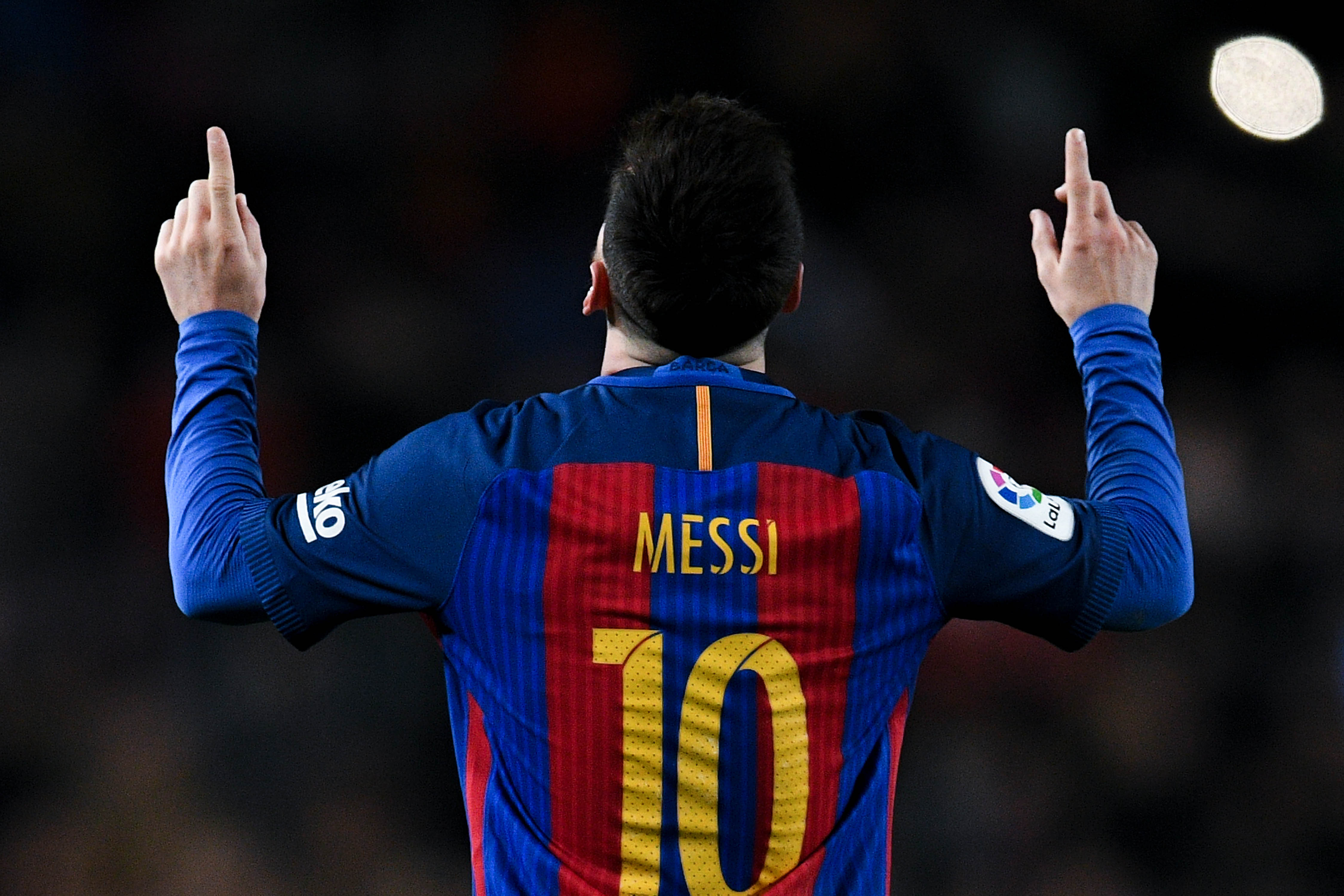 BARCELONA, SPAIN - DECEMBER 18:  Lionel Messi of FC Barcelona celebrates after scoring his team's fourth goal during the La Liga match between FC Barcelona and RCD Espanyol at the Camp Nou stadium on December 18, 2016 in Barcelona, Spain. (Photo by David Ramos/Getty Images)