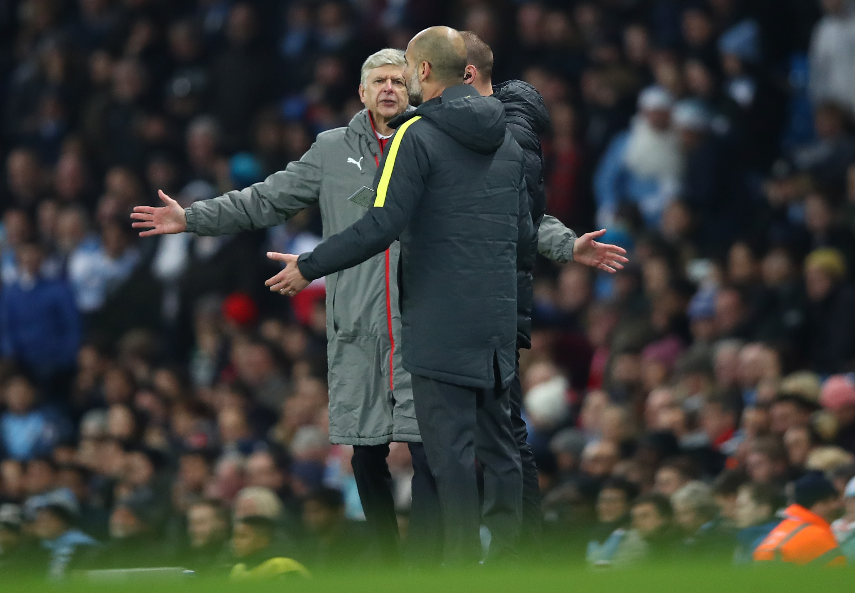 MANCHESTER, ENGLAND - DECEMBER 18:  Arsene Wenger, Manager of Arsenal (L) argues with Josep Guardiola, Manager of Manchester City (R) during the Premier League match between Manchester City and Arsenal at the Etihad Stadium on December 18, 2016 in Manchester, England.  (Photo by Clive Brunskill/Getty Images)