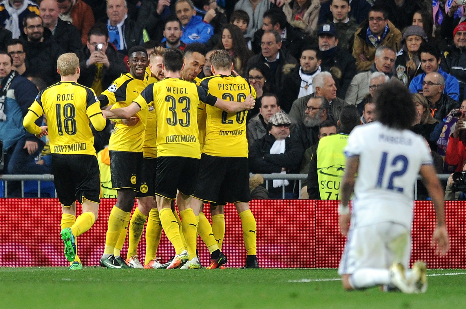 MADRID, SPAIN - DECEMBER 07: Marco Reus of Borussia Dortmund celebrates scoring his sides second goal with his Borussia Dortmund team mates during the UEFA Champions League Group F match between Real Madrid CF and Borussia Dortmund at the Bernabeu on December 7, 2016 in Madrid, Spain.  (Photo by Denis Doyle/Getty Images)