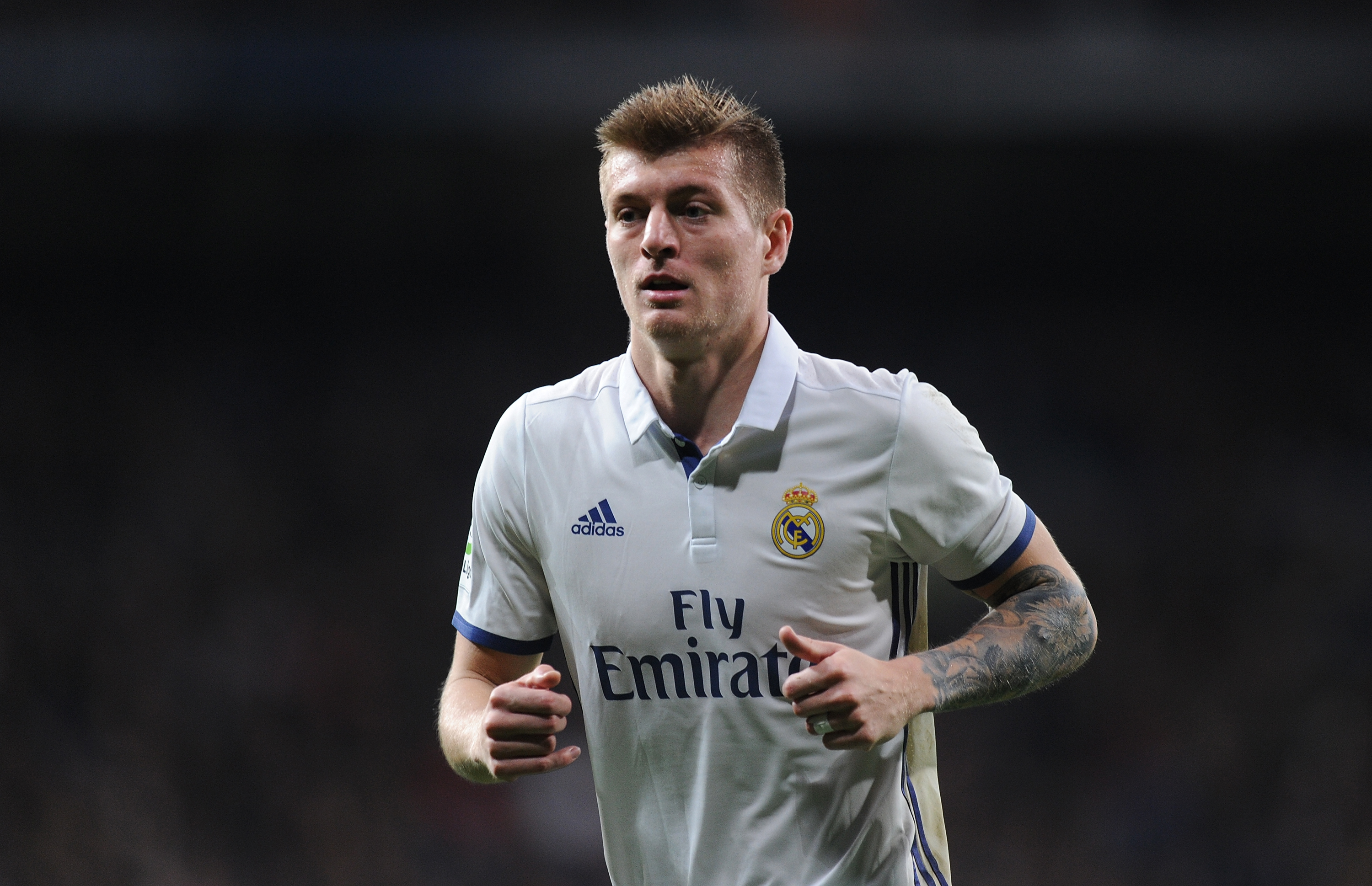 MADRID, SPAIN - DECEMBER 10:  Toni Kroos of Real Madrid CF looks on during the La Liga match between Real Madrid CF and RC Deportivo La Coruna at Estadio Santiago Bernabeu on December 10, 2016 in Madrid, Spain.  (Photo by Denis Doyle/Getty Images)