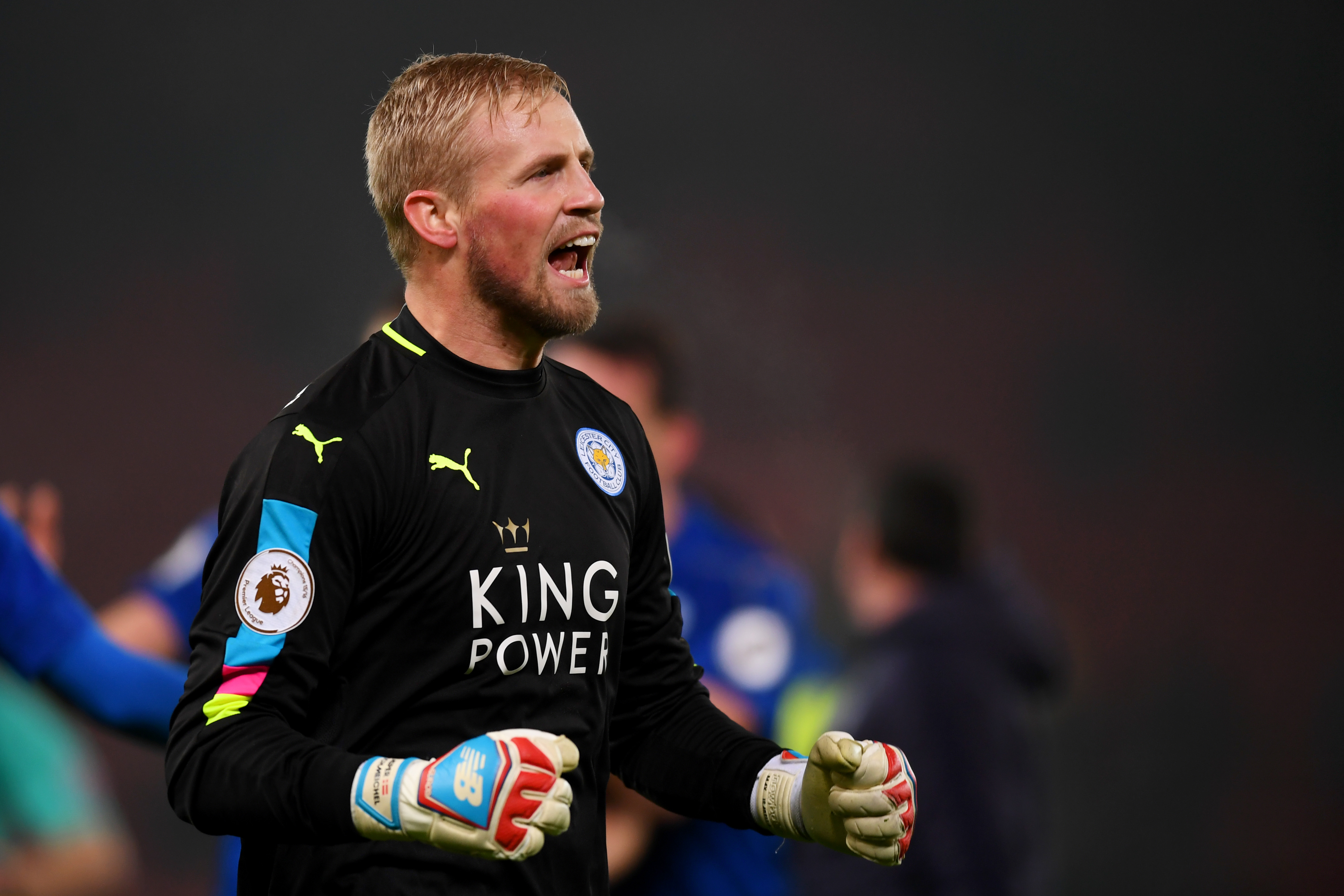 STOKE ON TRENT, ENGLAND - DECEMBER 17: Kasper Schmeichel of Leicester City celebrates after the final whistle during the Premier League match between Stoke City and Leicester City at Bet365 Stadium on December 17, 2016 in Stoke on Trent, England.  (Photo by Michael Regan/Getty Images)