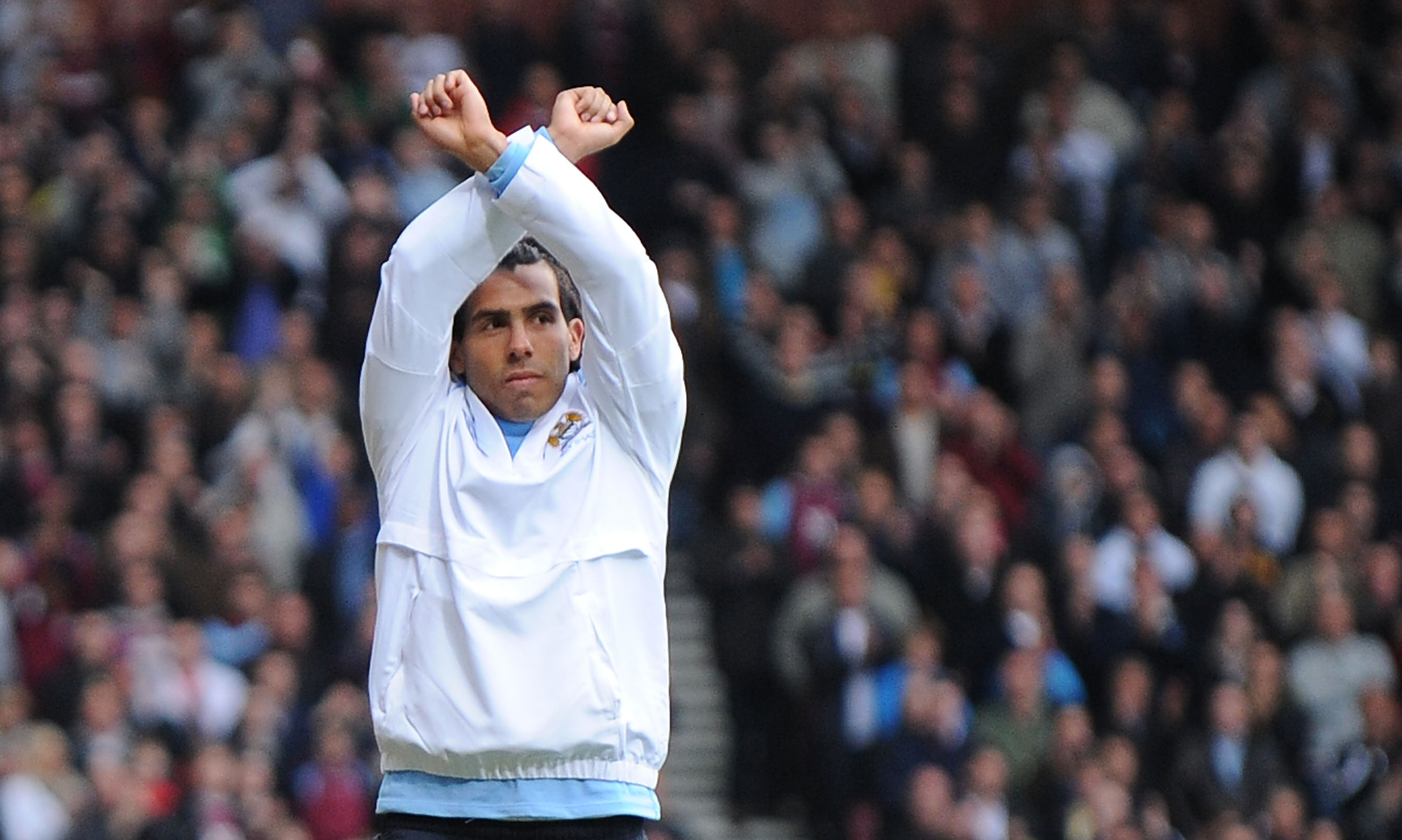 LONDON, ENGLAND - MAY 09:  Carlos Tevez of Man City gives a Hammers sign to the West Ham fans as they cheer his name during the Barclays Premier League match between West Ham United and Manchester City at Boleyn Ground on May 9, 2010 in London, England.  (Photo by Christopher Lee/Getty Images)
