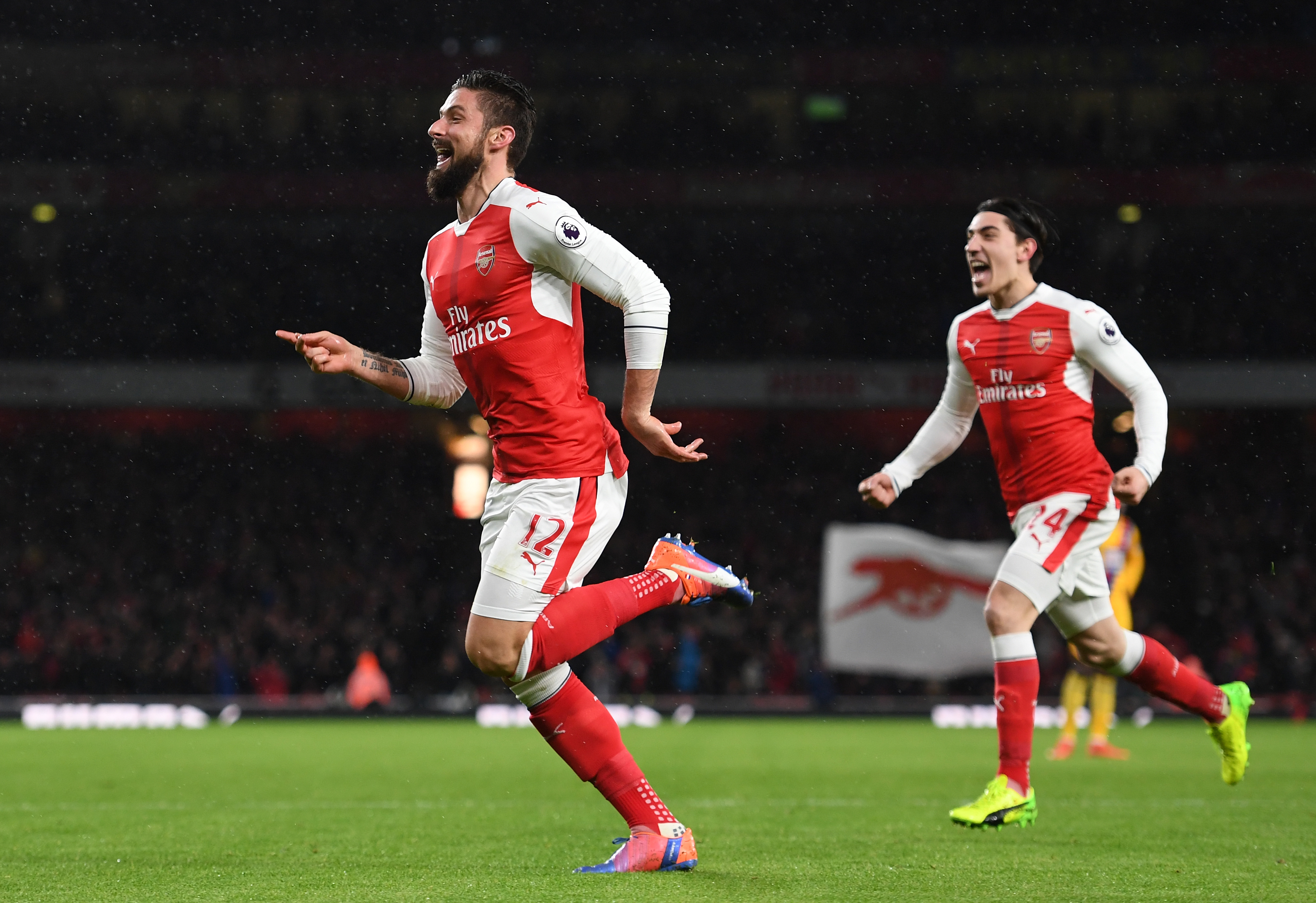 LONDON, ENGLAND - JANUARY 01:  Olivier Giroud (L) of Arsenal celebrates with teammate Hector Bellerin (R) after scoring the opening goal during the Premier League match between Arsenal and Crystal Palace at the Emirates Stadium on January 1, 2017 in London, England.  (Photo by Shaun Botterill/Getty Images)