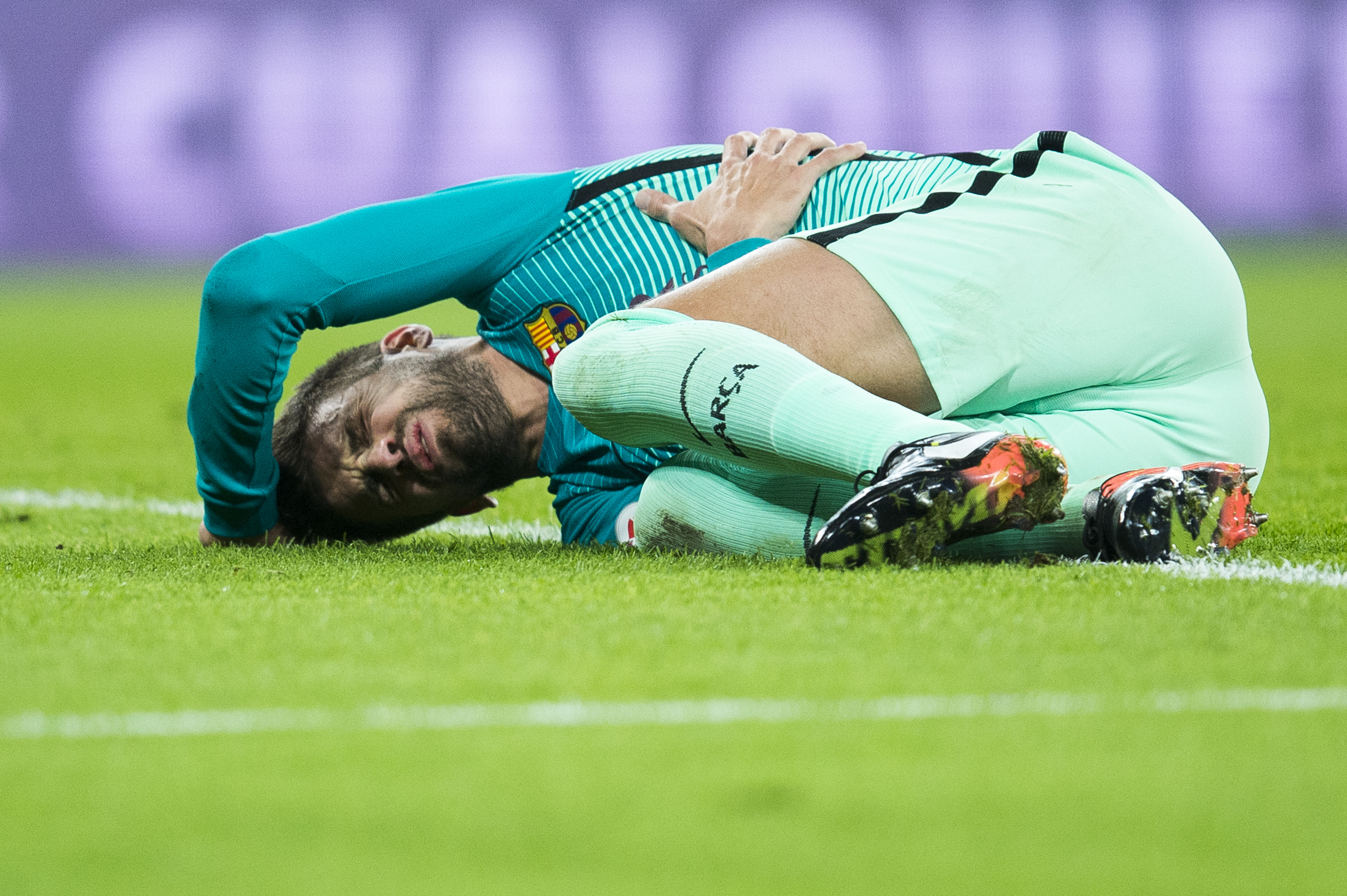 BILBAO, SPAIN - JANUARY 05: Gerard Pique of FC Barcelona reacts during the Copa del Rey Round of 16 first leg match between Athletic Club and FC Barcelona at San Mames Stadium on January 5, 2017 in Bilbao, Spain.  (Photo by Juan Manuel Serrano Arce/Getty Images)