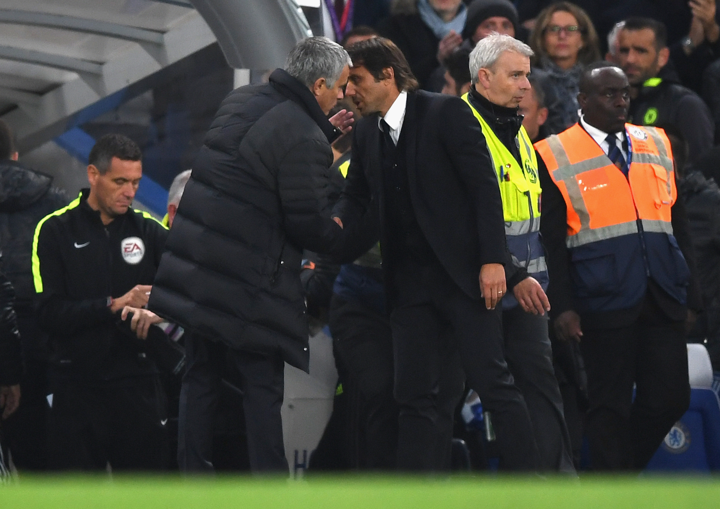 LONDON, ENGLAND - OCTOBER 23:  Chelsea manager Antonio Conte and Manchester United manager Jose Mourinho exchange words at the end of the Premier League match between Chelsea and Manchester United at Stamford Bridge on October 23, 2016 in London, England.  (Photo by Shaun Botterill/Getty Images)