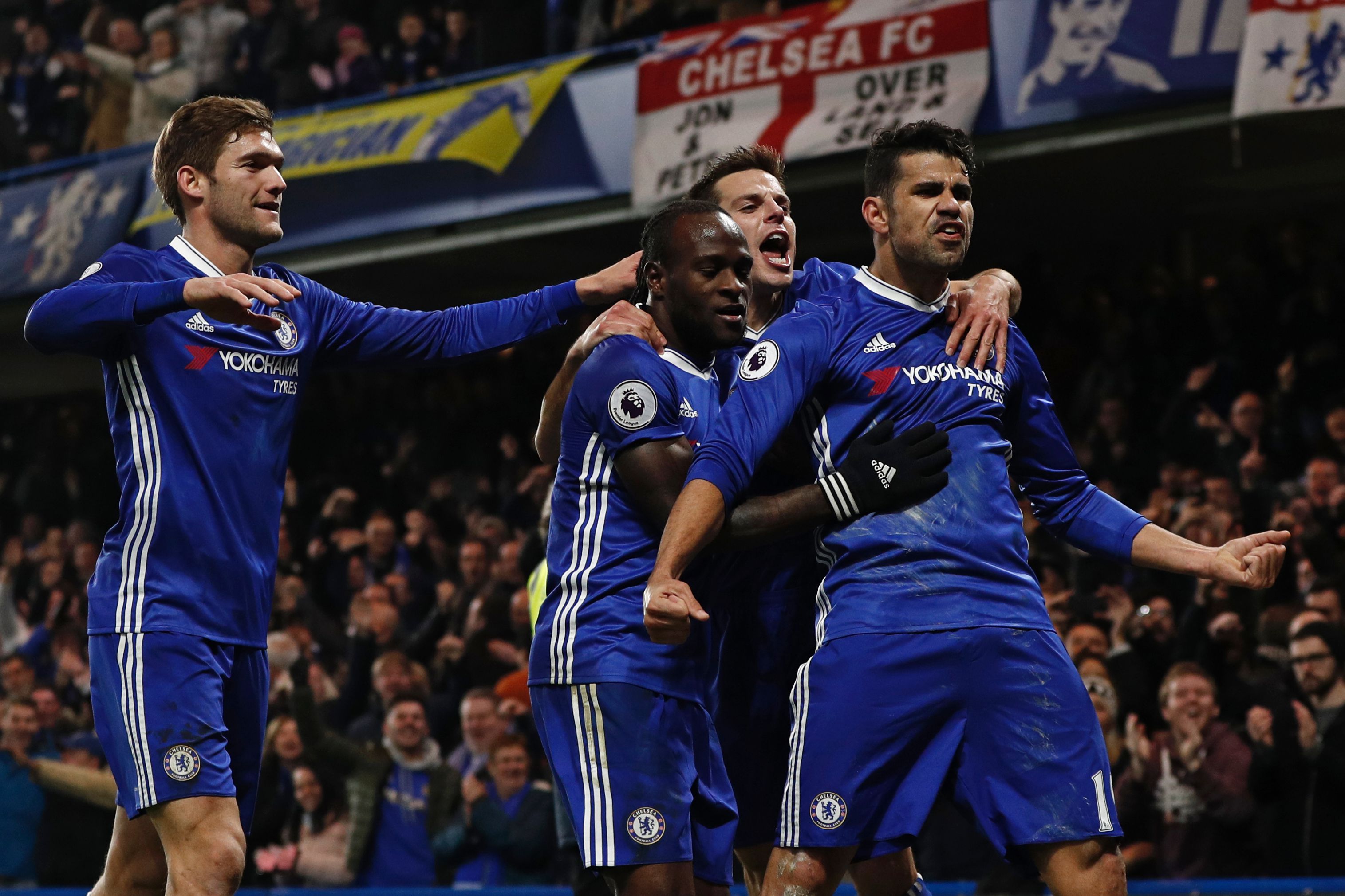 Chelsea's Brazilian-born Spanish striker Diego Costa (R) celebrates with teammates after scoring the opening goal of the English Premier League football match between Chelsea and Hull City at Stamford Bridge in London on January 22, 2017. / AFP / Adrian DENNIS / RESTRICTED TO EDITORIAL USE. No use with unauthorized audio, video, data, fixture lists, club/league logos or 'live' services. Online in-match use limited to 75 images, no video emulation. No use in betting, games or single club/league/player publications.  /         (Photo credit should read ADRIAN DENNIS/AFP/Getty Images)