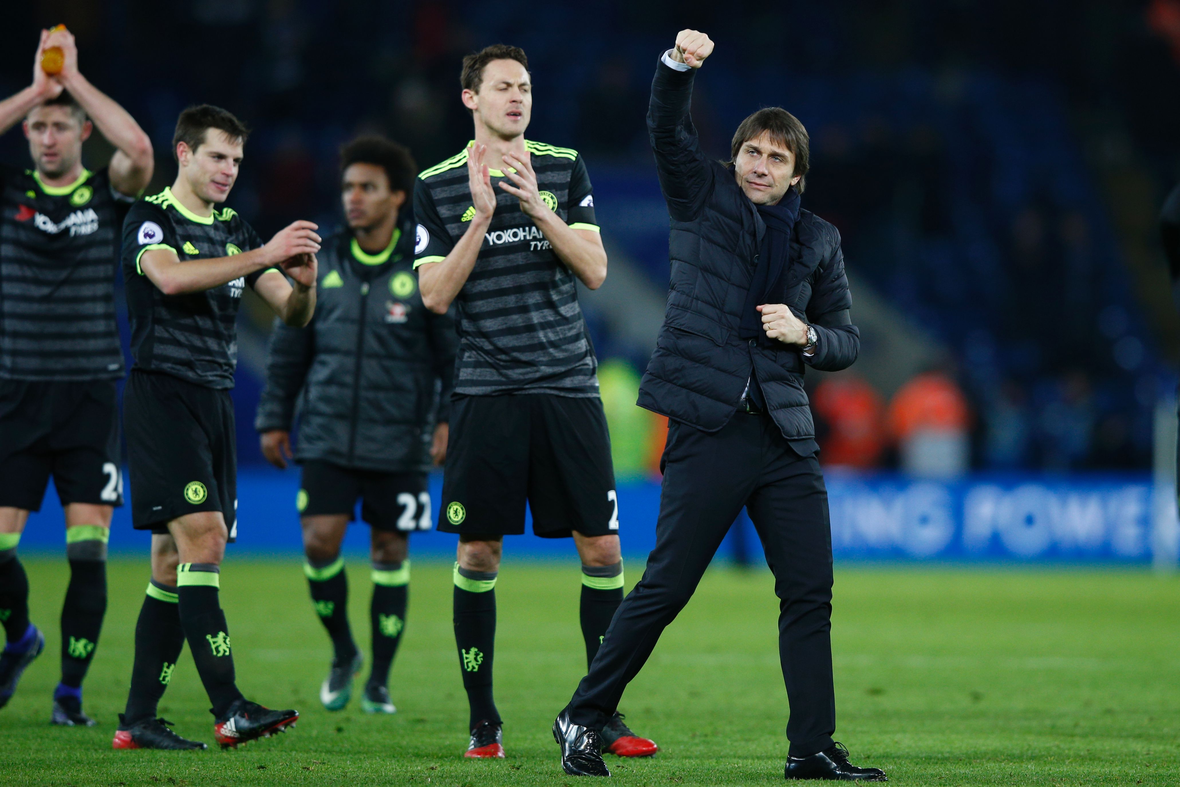 Chelsea's Italian head coach Antonio Conte (R) celebrates with his players on the pitch after the English Premier League football match between Leicester City and Chelsea at King Power Stadium in Leicester, central England on January 14, 2017.
Cheslea won the game 3-0. / AFP / Adrian DENNIS / RESTRICTED TO EDITORIAL USE. No use with unauthorized audio, video, data, fixture lists, club/league logos or 'live' services. Online in-match use limited to 75 images, no video emulation. No use in betting, games or single club/league/player publications.  /         (Photo credit should read ADRIAN DENNIS/AFP/Getty Images)