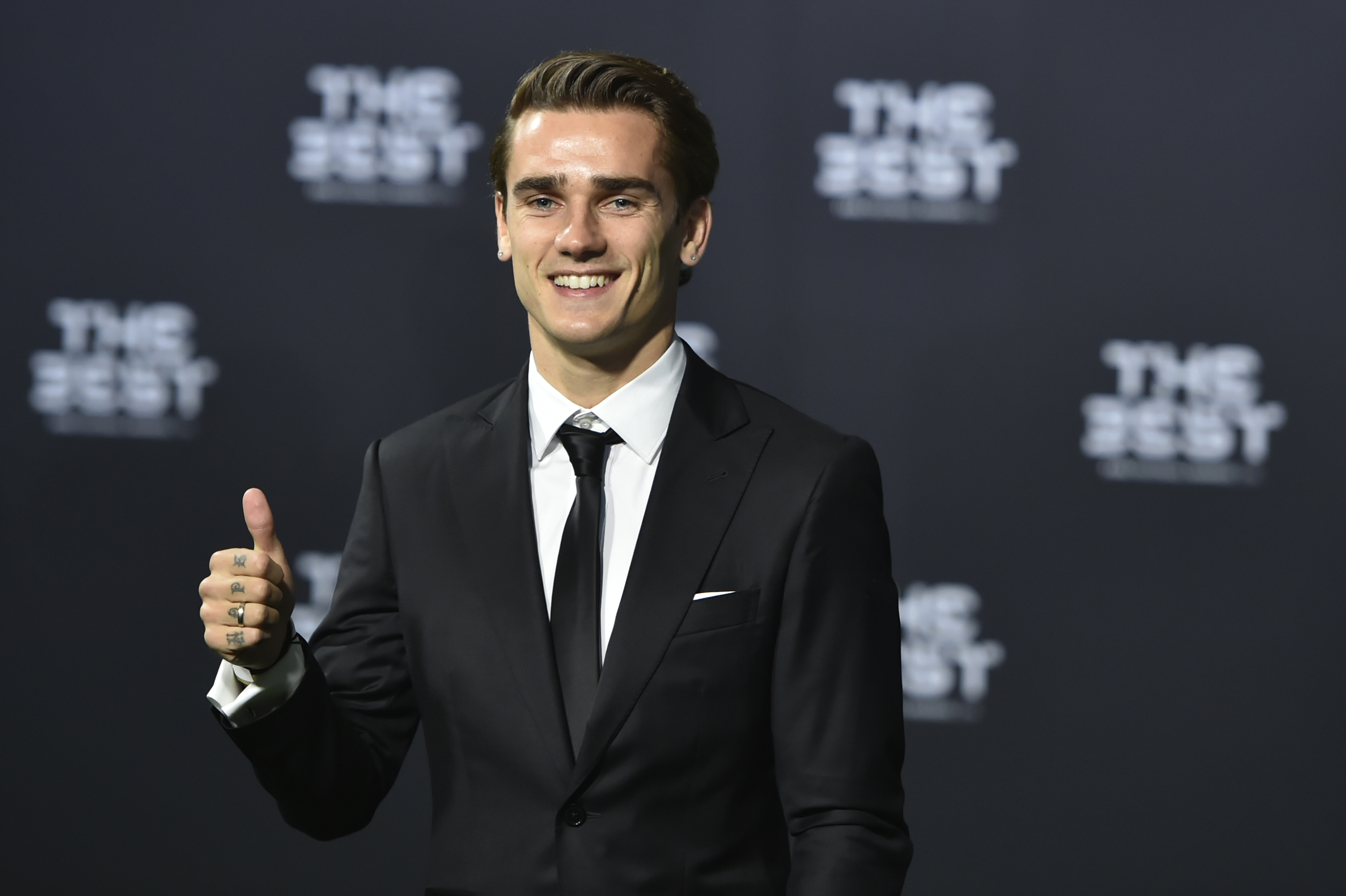 Atletico Madrid and France's forward Antoine Griezmann poses as he arrives for The Best FIFA Football Awards 2016 ceremony, on January 9, 2017 in Zurich. / AFP / MICHAEL BUHOLZER        (Photo credit should read MICHAEL BUHOLZER/AFP/Getty Images)