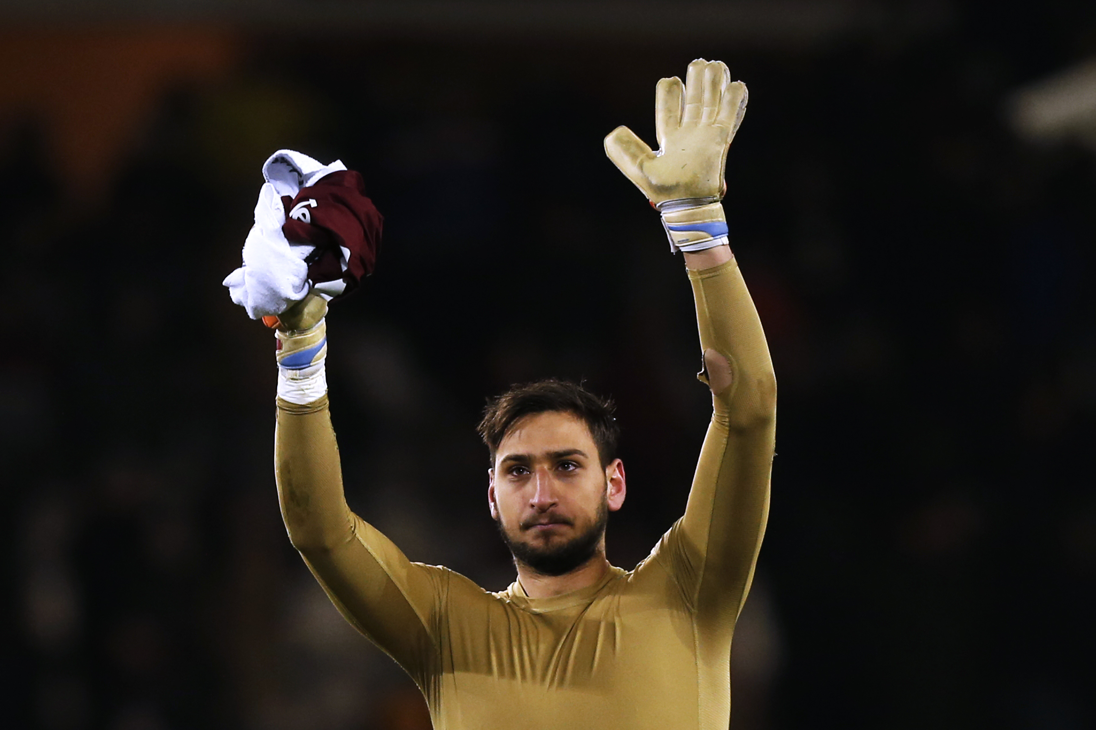 AC Milan's goalkeeper Gianluigi Donnarumma waves at the end of the Italian Serie A football match between Torino and AC Milan on January 16, 2017, at the Grande Torino Stadium in Turin. / AFP / MARCO BERTORELLO        (Photo credit should read MARCO BERTORELLO/AFP/Getty Images)