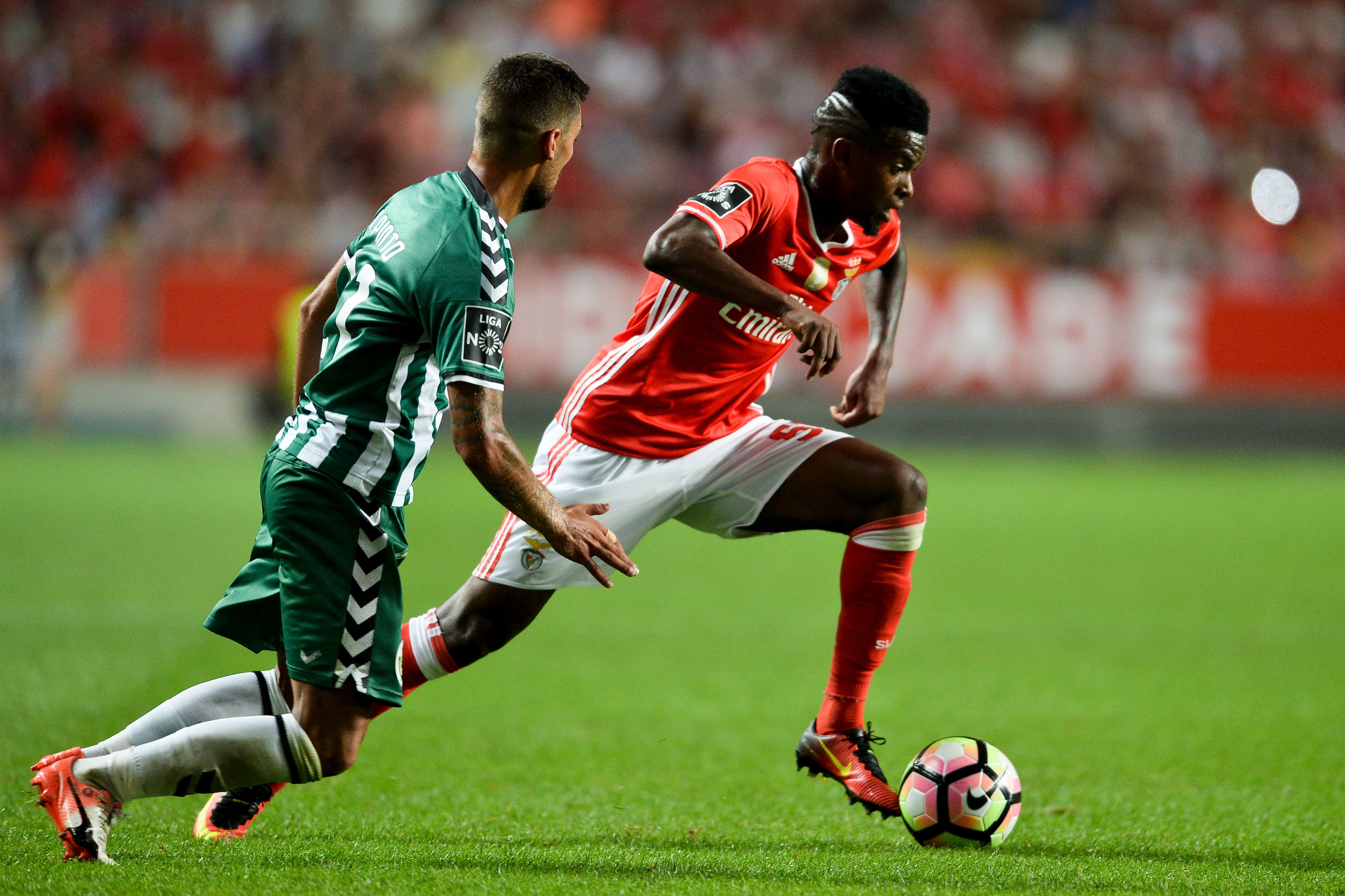 Benfica's defender Nelson Semedo (R) vies with Setubal's defender Nuno Pinto (L) during the Portuguese league football match SL Benfica vs Vitoria FC at the Luz stadium in Lisbon on August 21, 2016. / AFP / PATRICIA DE MELO MOREIRA        (Photo credit should read PATRICIA DE MELO MOREIRA/AFP/Getty Images)