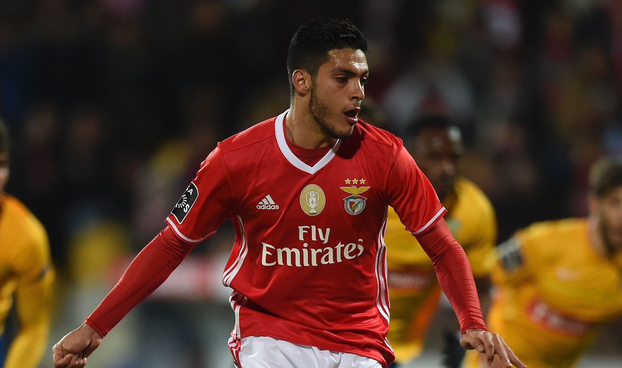 Benfica's Mexican forward Raul Jimenez shoots a penalty kick to score a goal during the Portuguese league football match GD Estoril Praia vs SL Benfica at the Antonio Coimbra da Mota stadium in Estoril on December 17, 2016. / AFP / PATRICIA DE MELO MOREIRA        (Photo credit should read PATRICIA DE MELO MOREIRA/AFP/Getty Images)