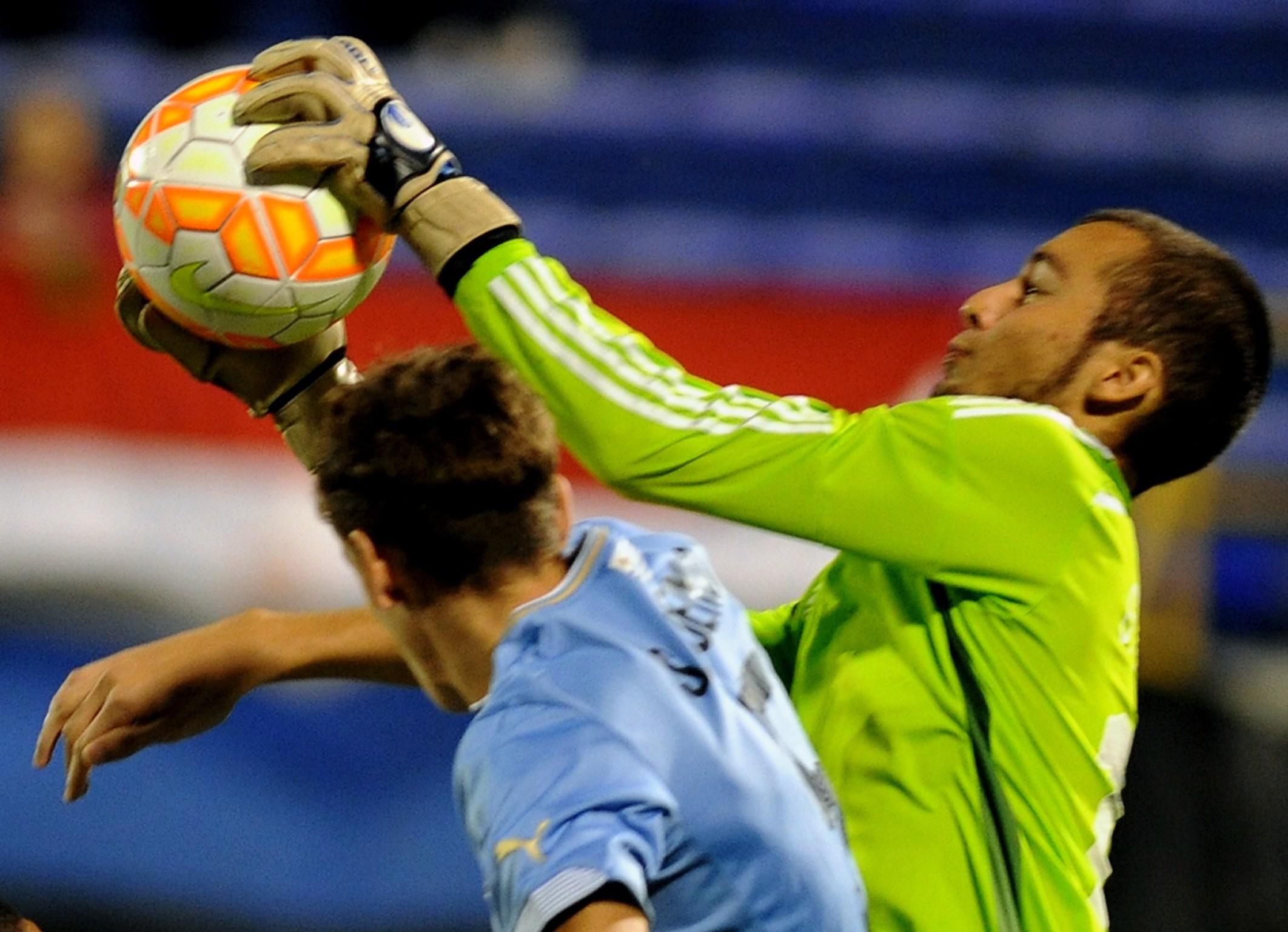 Paraguay's goalie Gabriel Perrota grabs the ball over Uruguay's Santiago Bueno during their U-17 South American final round football match at Feliciano Caceres stadium in Luque, Paraguay on March 29, 2015.  AFP PHOTO / NORBERTO DUARTE        (Photo credit should read NORBERTO DUARTE/AFP/Getty Images)