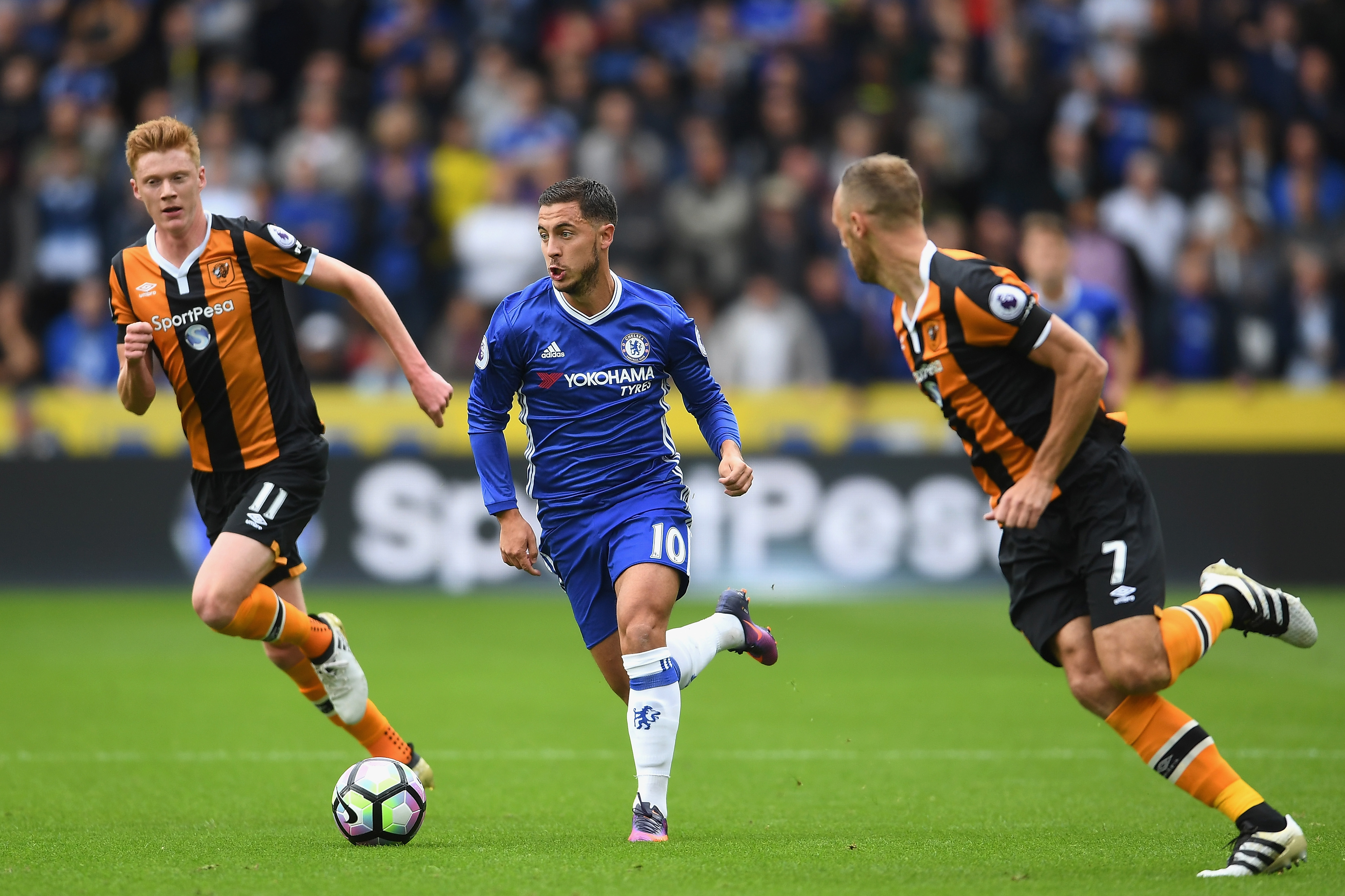 HULL, ENGLAND - OCTOBER 01: Eden Hazard of Chelsea takes the ball past David Meyler of Hull City (R) and Sam Clucas of Hull City (L) during the Premier League match between Hull City and Chelsea at KCOM Stadium on October 1, 2016 in Hull, England.  (Photo by Laurence Griffiths/Getty Images)
