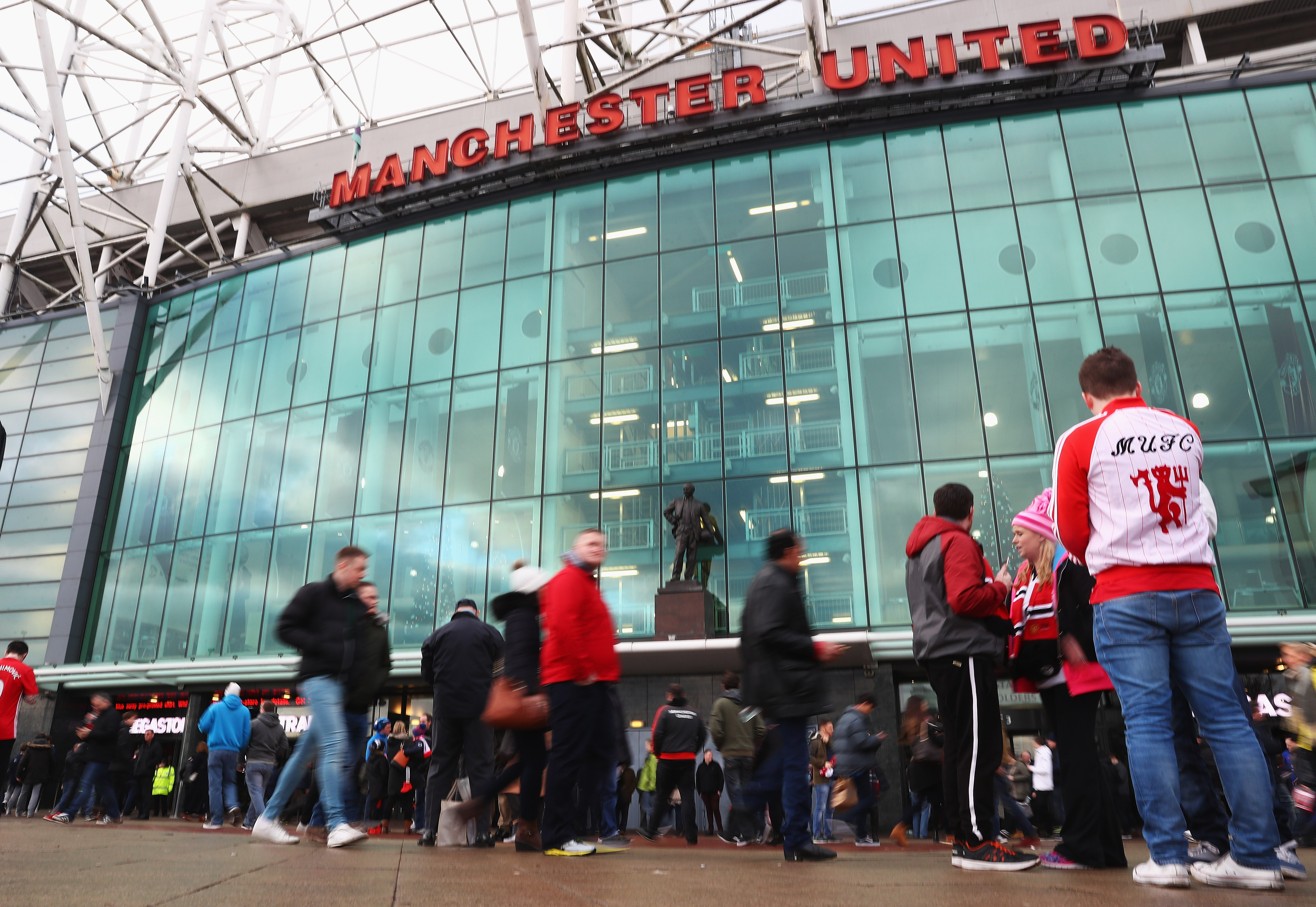 MANCHESTER, ENGLAND - DECEMBER 31:  Fans arrive prior to the Premier League match between Manchester United and Middlesbrough at Old Trafford on December 31, 2016 in Manchester, England.  (Photo by Matthew Lewis/Getty Images)