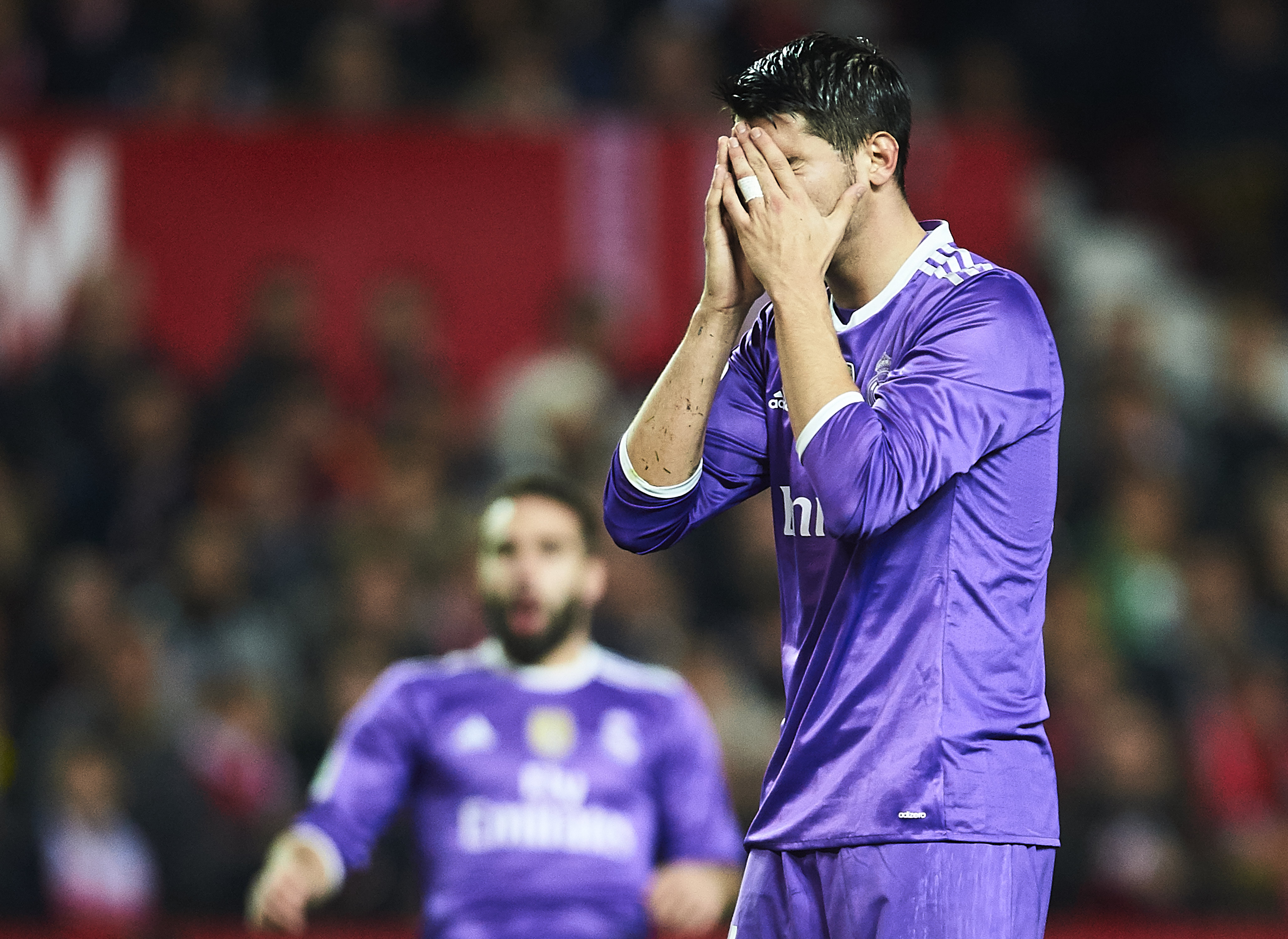 SEVILLE, SPAIN - JANUARY 12:  Alvaro Morata of Real Madrid CF reacts after missing a chance og al during the Copa del Rey Round of 16 Second Leg match between Sevilla FC vs Real Madrid CF at Ramon Sanchez Pizjuan stadium on January 12, 2017 in Seville, Spain.  (Photo by Aitor Alcalde/Getty Images)