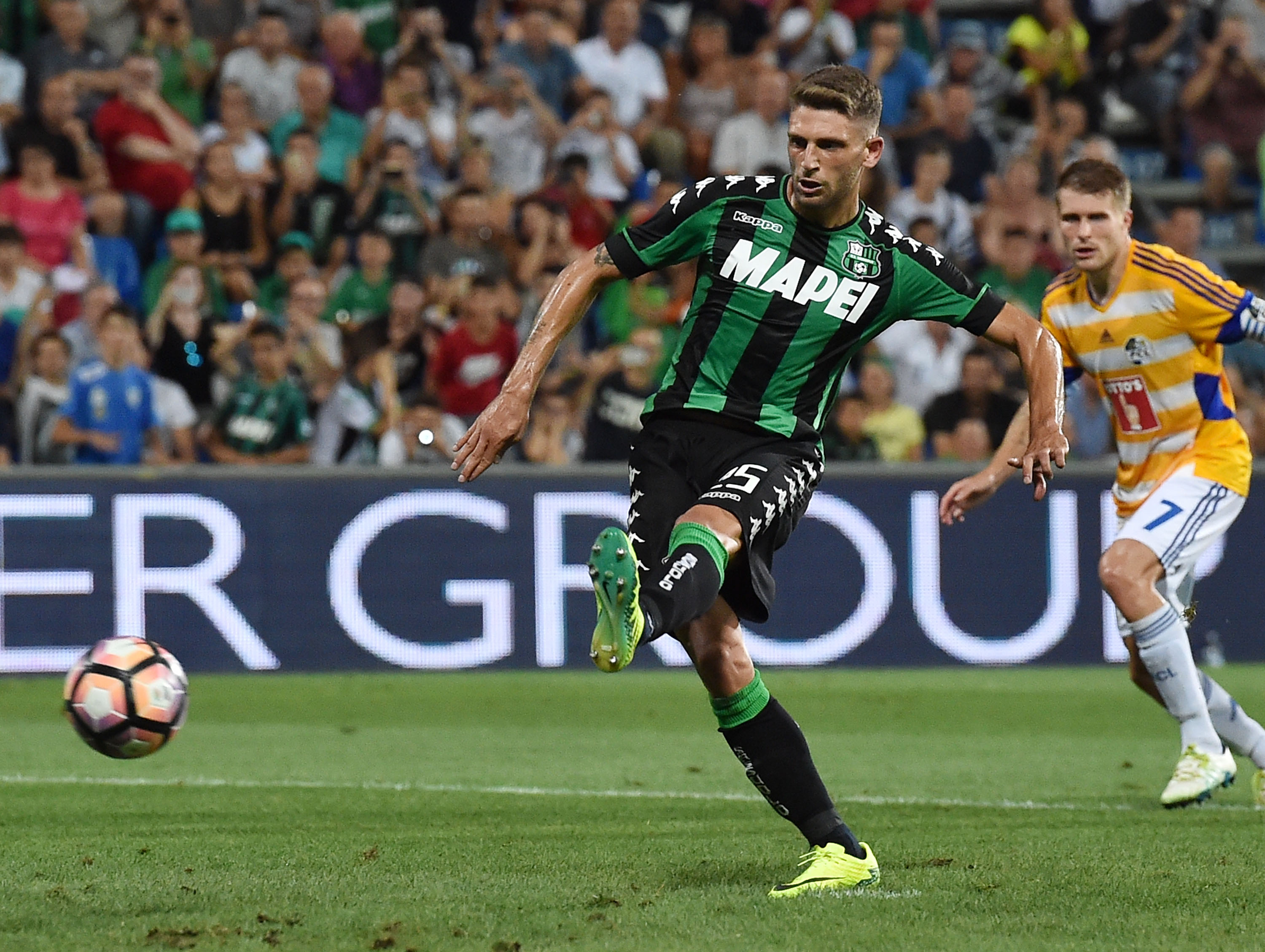Bending it like Berardi. (Picture Courtesy - AFP/Getty Images)