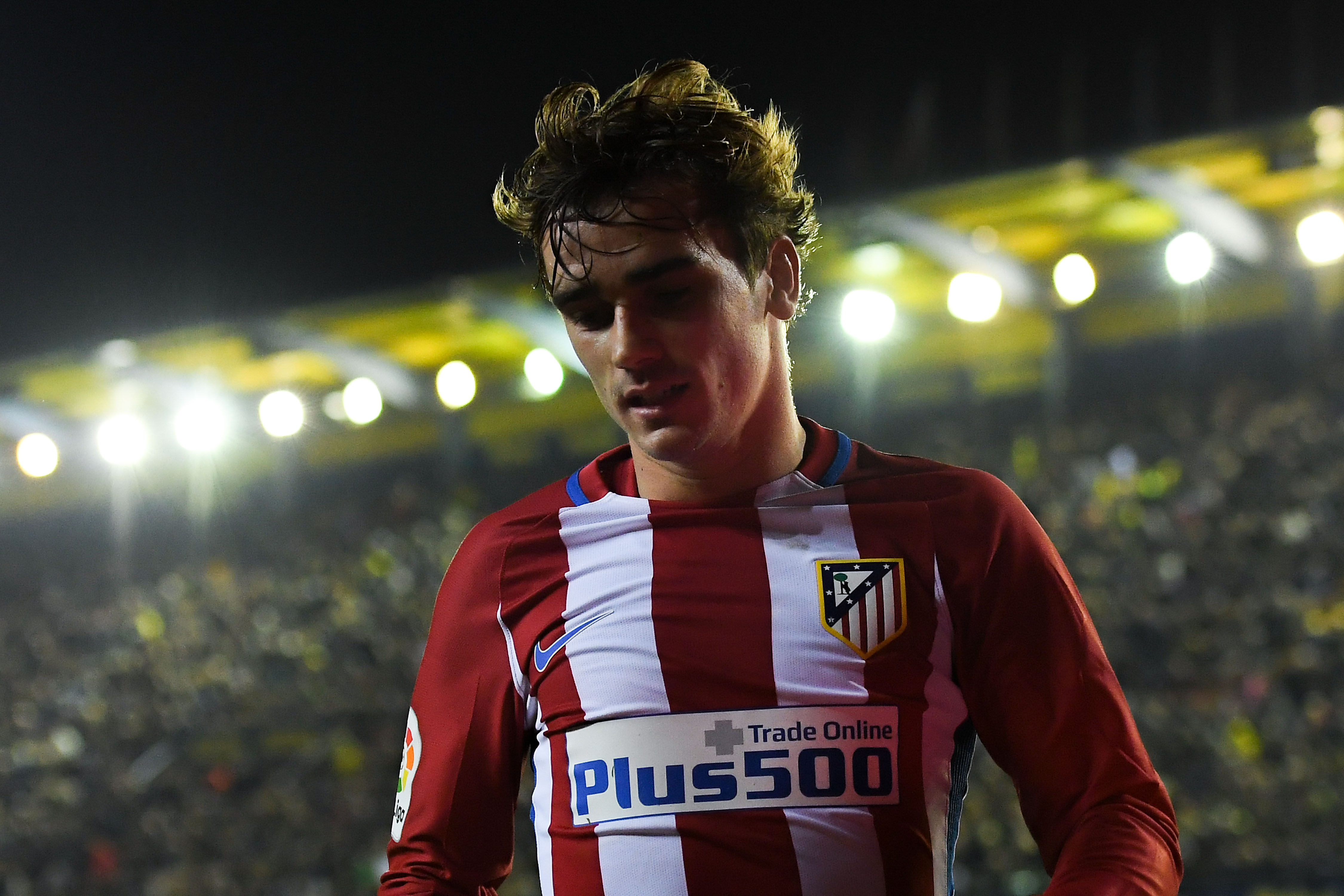 VILLARREAL, SPAIN - DECEMBER 12:  Antoine Griezmann of Club Atletico de Madrid looks on during the La Liga match between Villarreal CF and Club Atletico de Madrid at El Madrigal stadium on December 12, 2016 in Villarreal, Spain.  (Photo by David Ramos/Getty Images)