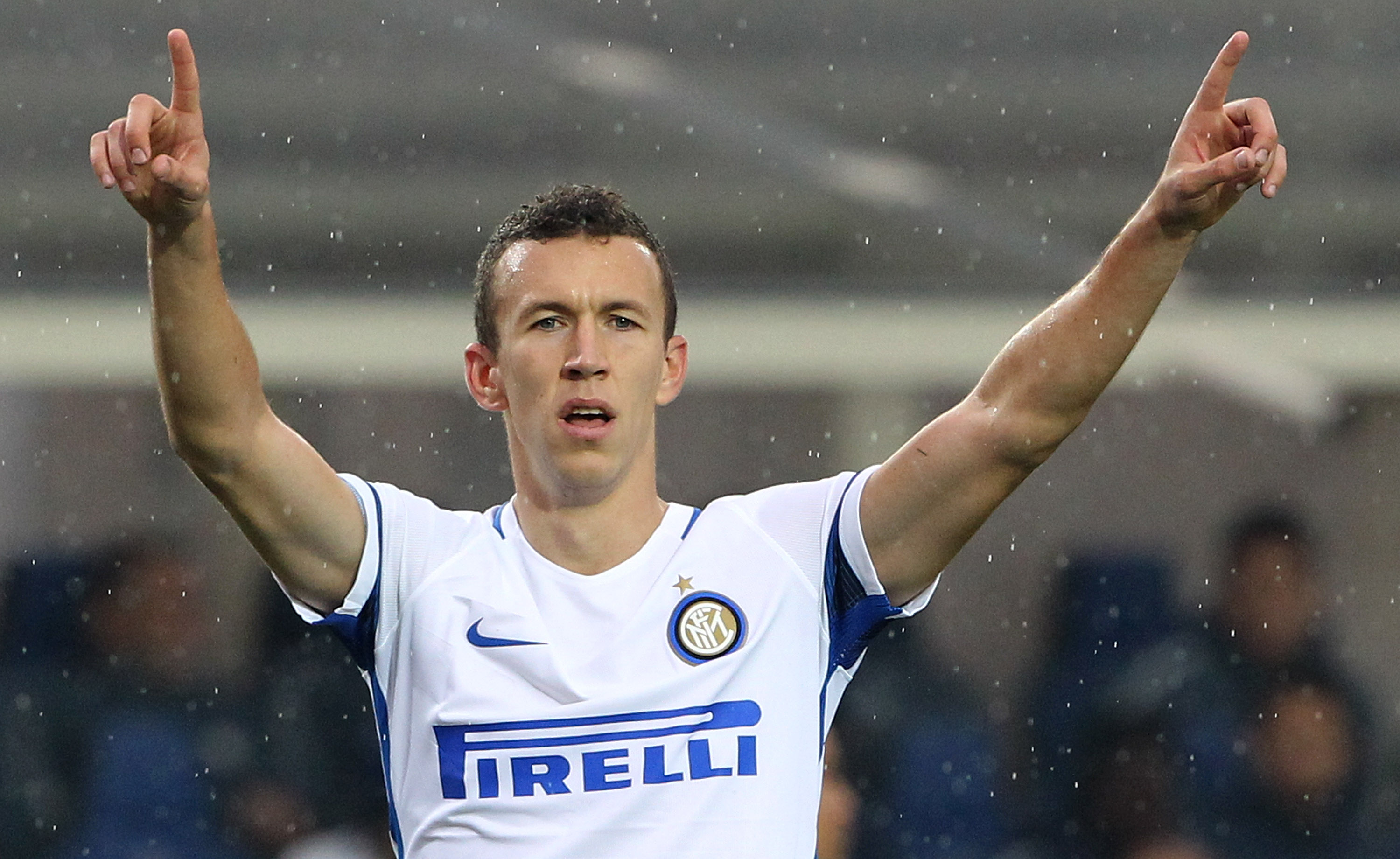 BERGAMO, ITALY - OCTOBER 23:  Ivan Perisic of FC Internazionale Milano gestures during the Serie A match between Atalanta BC and FC Internazionale at Stadio Atleti Azzurri d'Italia on October 23, 2016 in Bergamo, Italy.  (Photo by Marco Luzzani/Getty Images)