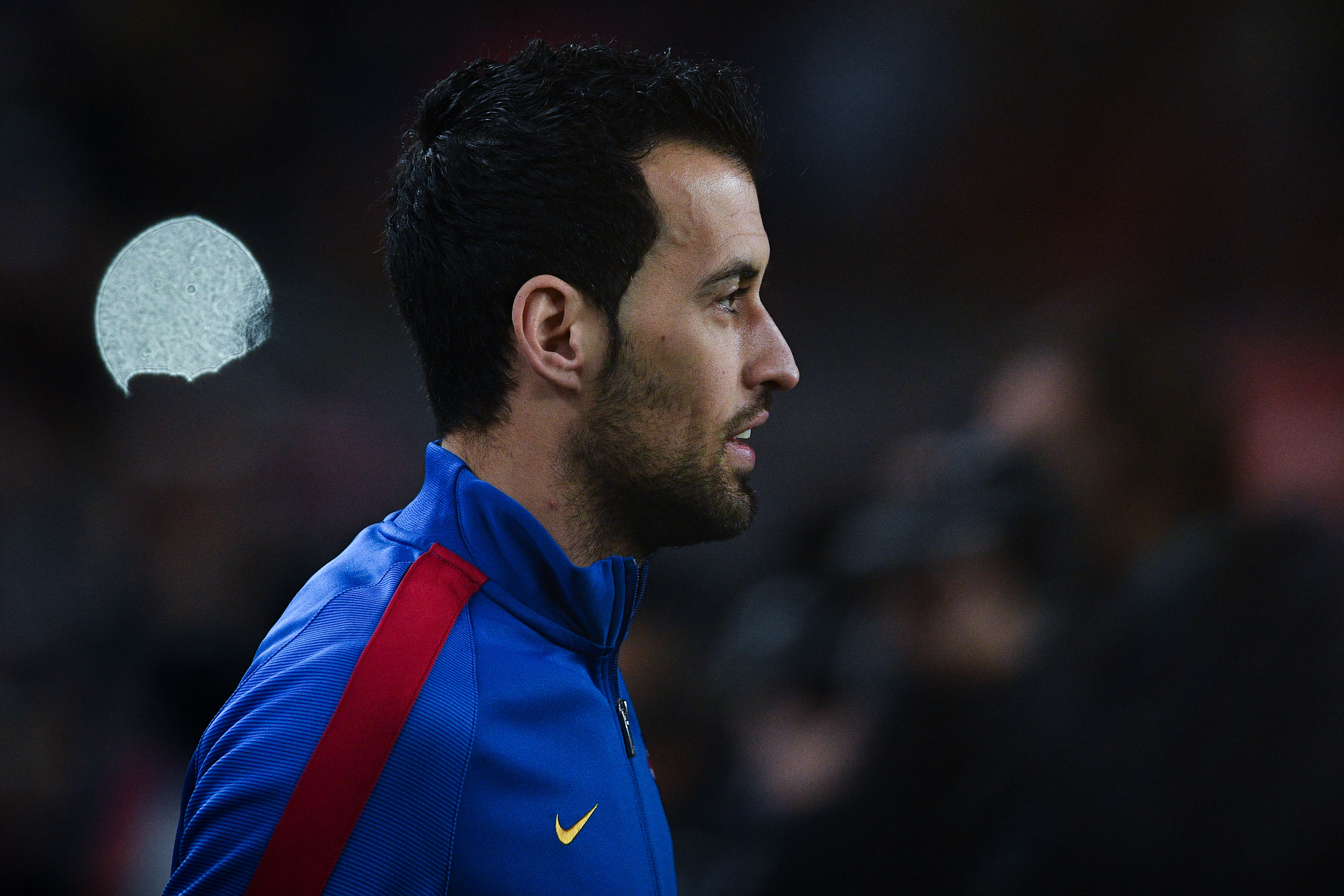 BARCELONA, SPAIN - JANUARY 11:  Sergio Busquets of FC Barcelona looks on prior to the kick-off of the Copa del Rey round of 16 second leg match between FC Barcelona and Athletic Club at Camp Nou on January 11, 2017 in Barcelona, Spain.  (Photo by David Ramos/Getty Images)