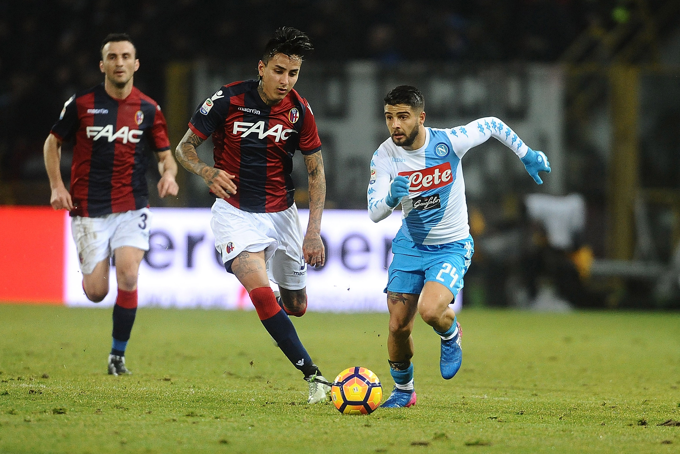 BOLOGNA, ITALY - FEBRUARY 04: Lorenzo Insigne # 24 of SSC Napoli in action  during the Serie A match between Bologna FC and SSC Napoli at Stadio Renato Dall'Ara on February 4, 2017 in Bologna, Italy.  (Photo by Mario Carlini / Iguana Press/Getty Images)