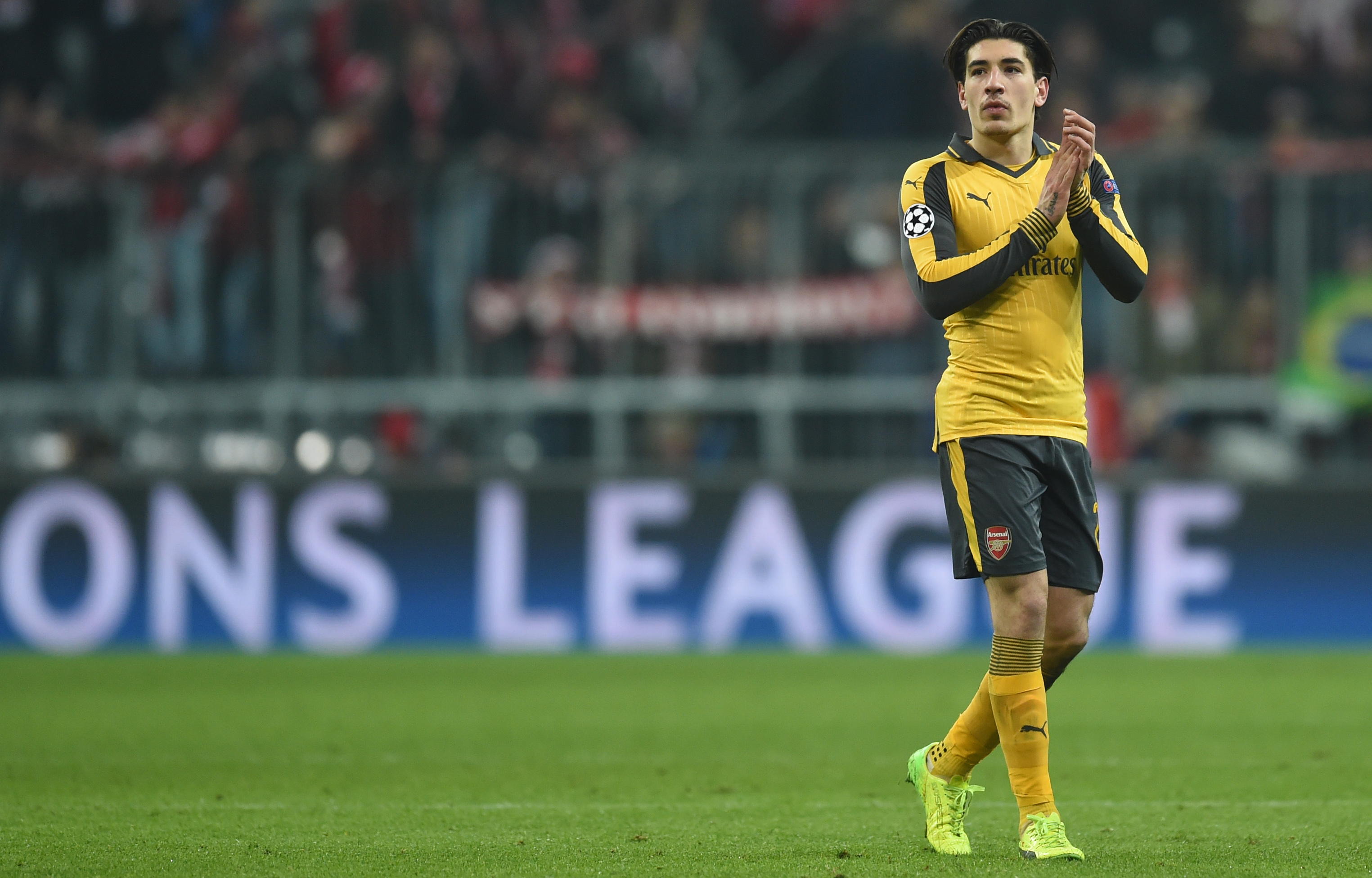 Arsenal's Spanish defender Hector Bellerin leaves the field the UEFA Champions League round of sixteen football match between FC Bayern Munich and Arsenal in Munich, southern Germany, on February 15, 2017.  / AFP / Christof STACHE        (Photo credit should read CHRISTOF STACHE/AFP/Getty Images)