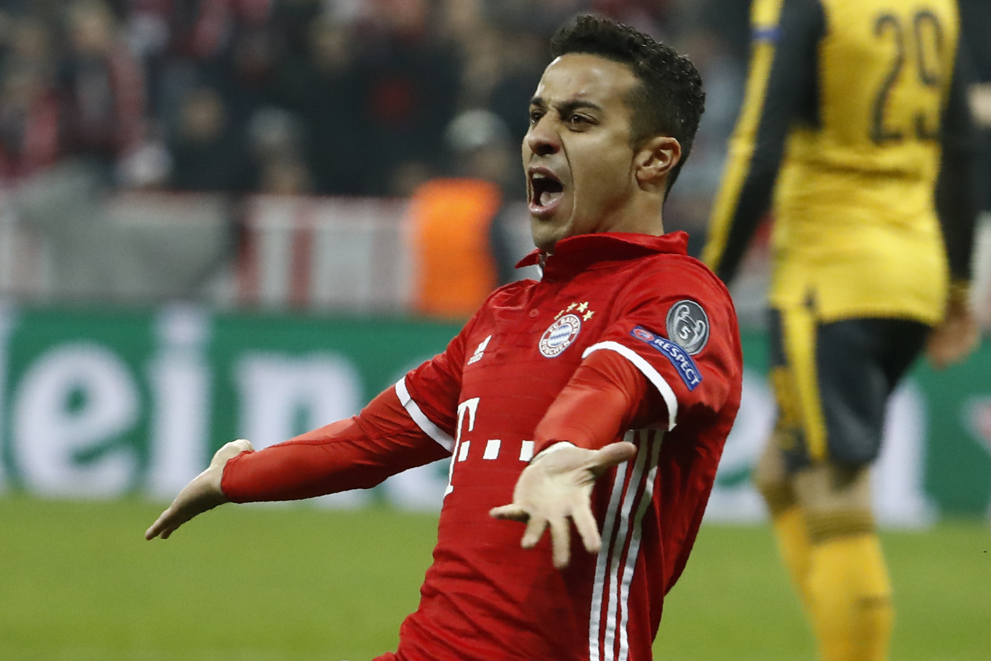 Bayern Munich's Spanish midfielder Thiago Alcantara celebrate scoring during the UEFA Champions League round of sixteen football match between FC Bayern Munich and Arsenal in Munich, southern Germany, on February 15, 2017. 
 / AFP / Odd ANDERSEN        (Photo credit should read ODD ANDERSEN/AFP/Getty Images)