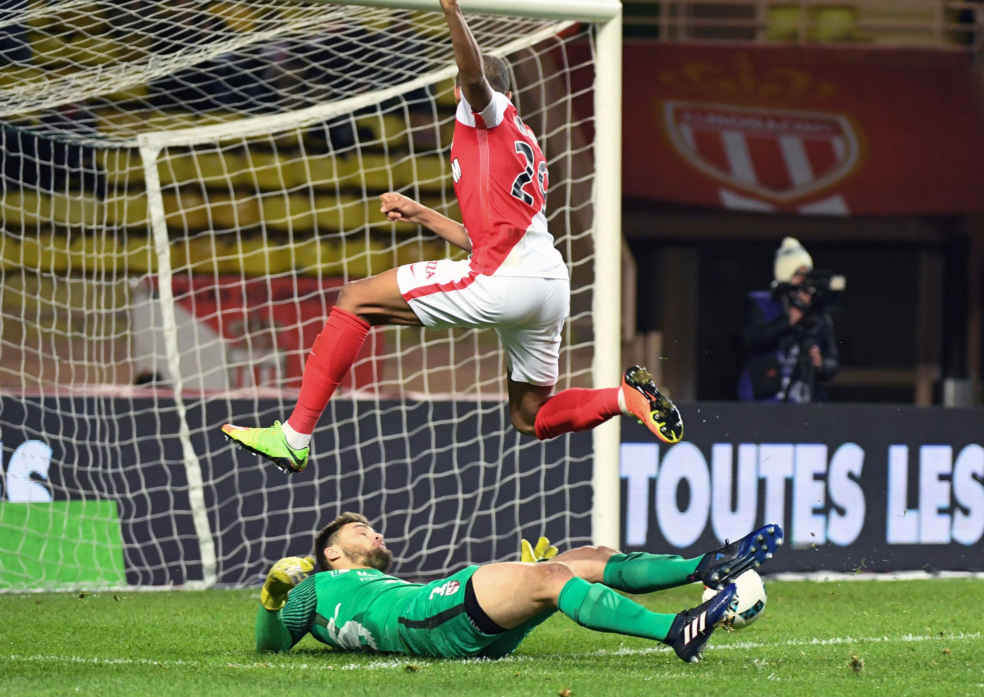 Monaco's French forward Kylian Mbappe Lottin scores in front of Metz' goalkeeper during the French Ligue 1 football match between AS Monaco and Metz (FCM) at the Louis II Stadium in Monaco on February 11, 2017.  / AFP / Yann COATSALIOU        (Photo credit should read YANN COATSALIOU/AFP/Getty Images)