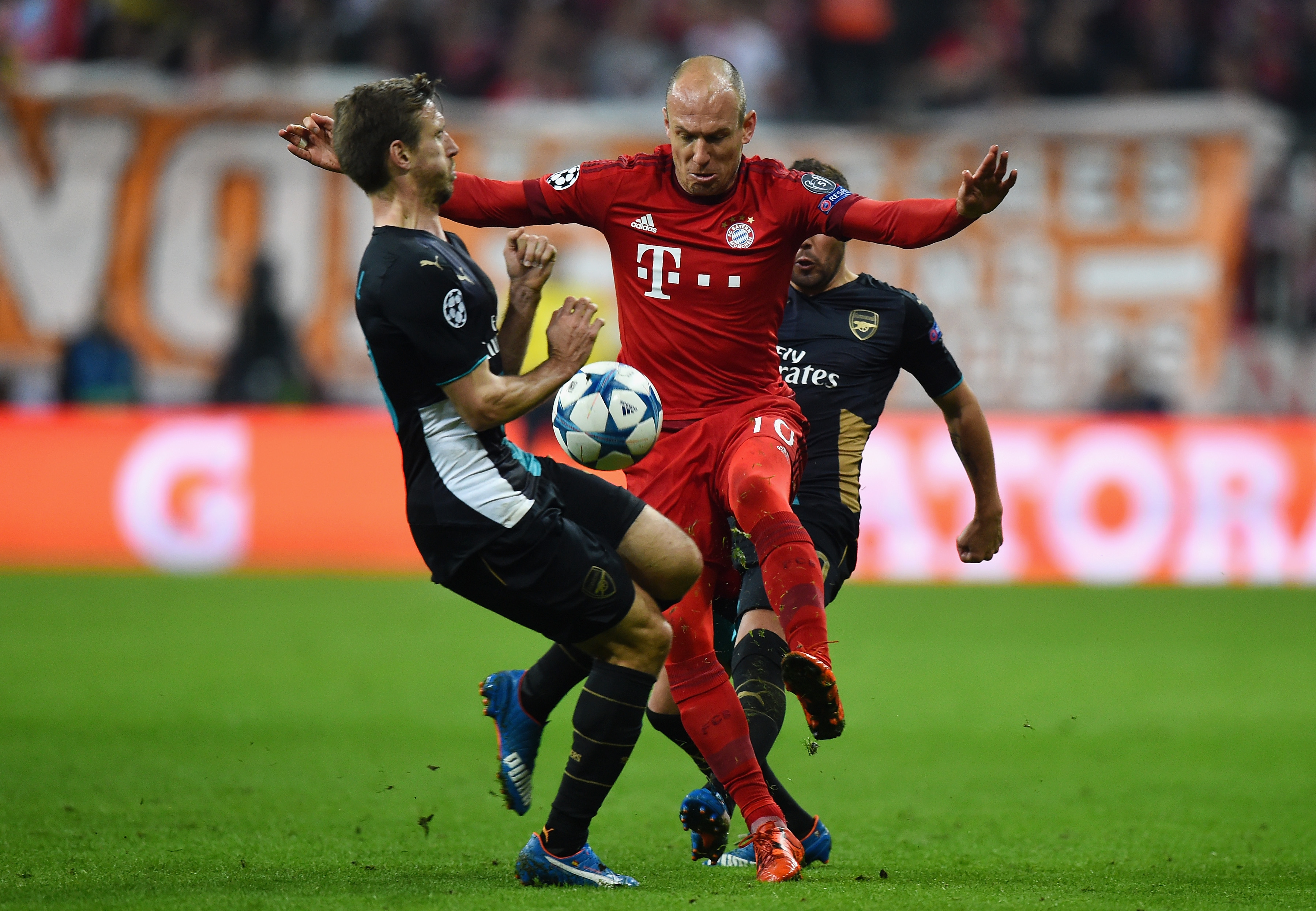 MUNICH, GERMANY - NOVEMBER 04:  Arjen Robben of Bayern Muenchen is challenged by Nacho Monreal of Arsenal during the UEFA Champions League Group F match between FC Bayern Muenchen and Arsenal FC at the Allianz Arena on November 4, 2015 in Munich, Germany.  (Photo by Lars Baron/Bongarts/Getty Images)