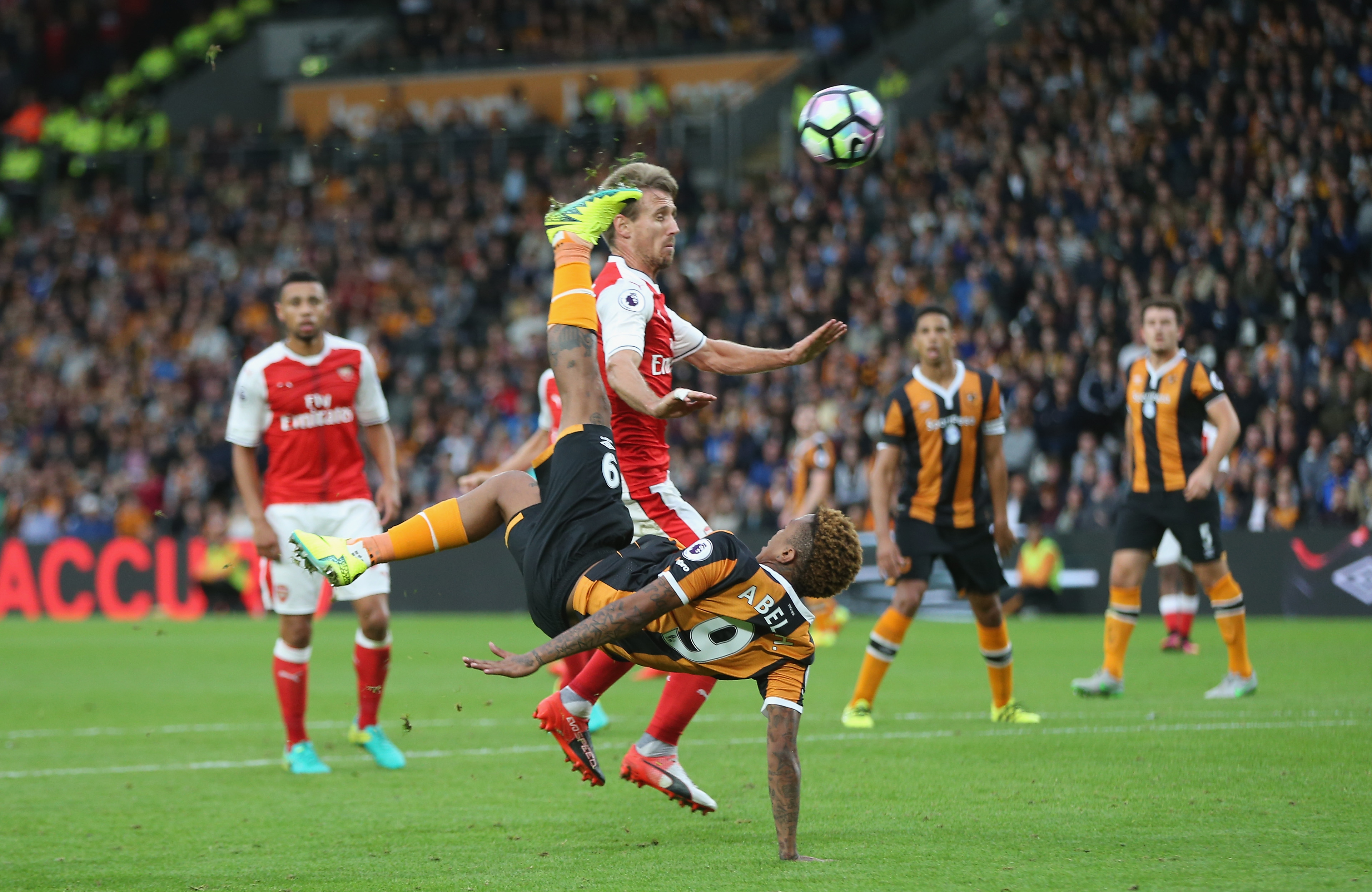 HULL, ENGLAND - SEPTEMBER 17: Abel Hernandez of Hull tries an overhead kick during the Premier League match between Hull City and Arsenal at KCOM Stadium on September 17, 2016 in Hull, England.  (Photo by Alex Morton/Getty Images)