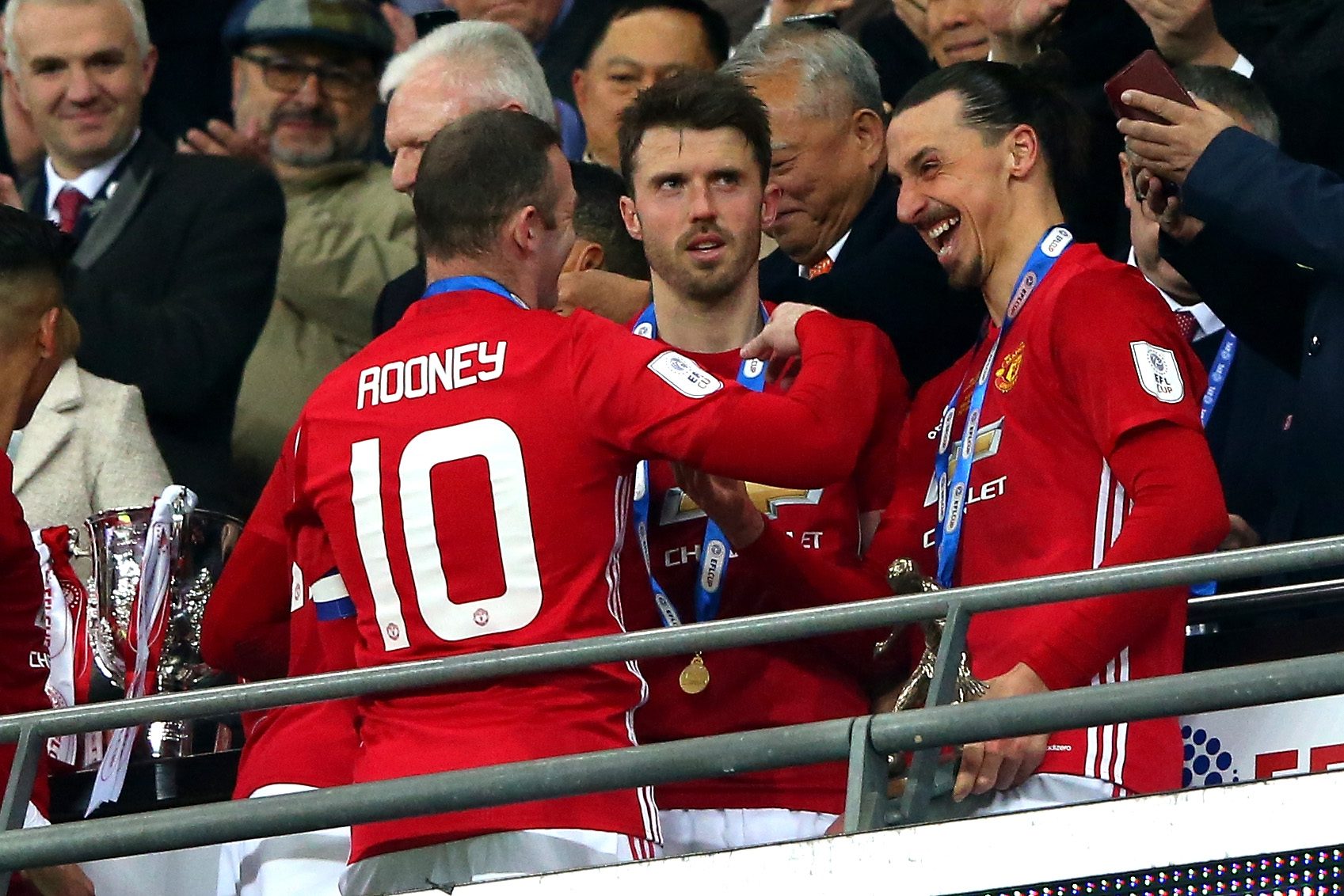 LONDON, ENGLAND - FEBRUARY 26: Wayne Rooney Michael Carrick and Zlatan Ibrahimovic of Manchester United celebrate after the EFL Cup Final match between Manchester United and Southampton at Wembley Stadium on February 26, 2017 in London, England.  (Photo by Alex Livesey/Getty Images)