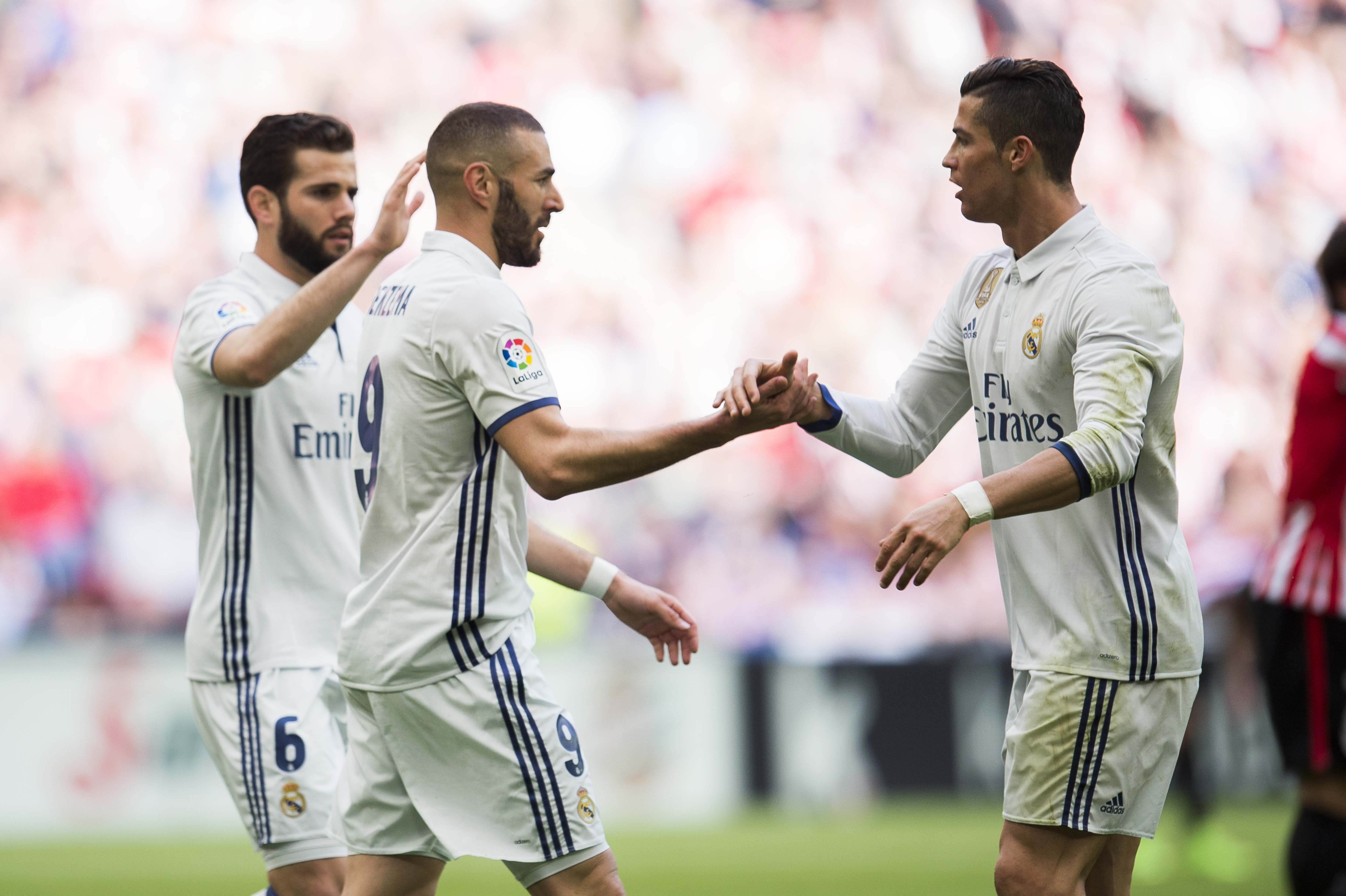 BILBAO, SPAIN - MARCH 18:  Karim Benzema of Real Madrid celebrates with his team mate Cristiano Ronaldo of Real Madrid after scoring the opening goal during the La Liga match between Athletic Club Bilbao and Real Madrid at San Mames Stadium on March 18, 2017 in Bilbao, Spain.  (Photo by Juan Manuel Serrano Arce/Getty Images)