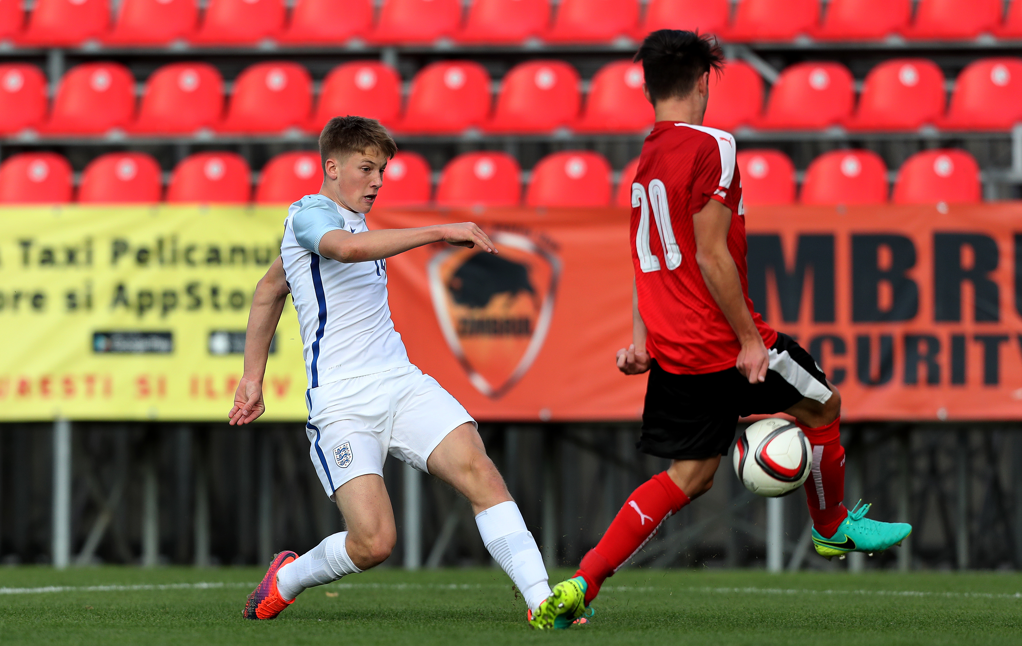 VOLUNTARI, ROMANIA - OCTOBER 30: Lewis Gibson (L) of England scores his team's first goal against Fabian Markl (R) of Austria during the UEFA Under-17 EURO Qualifier between U17 Austria and U17 England on October 30, 2016 at Anghel Iordanescu stadium in Voluntari, Romania. (Photo by Ronny Hartmann/Getty Images)