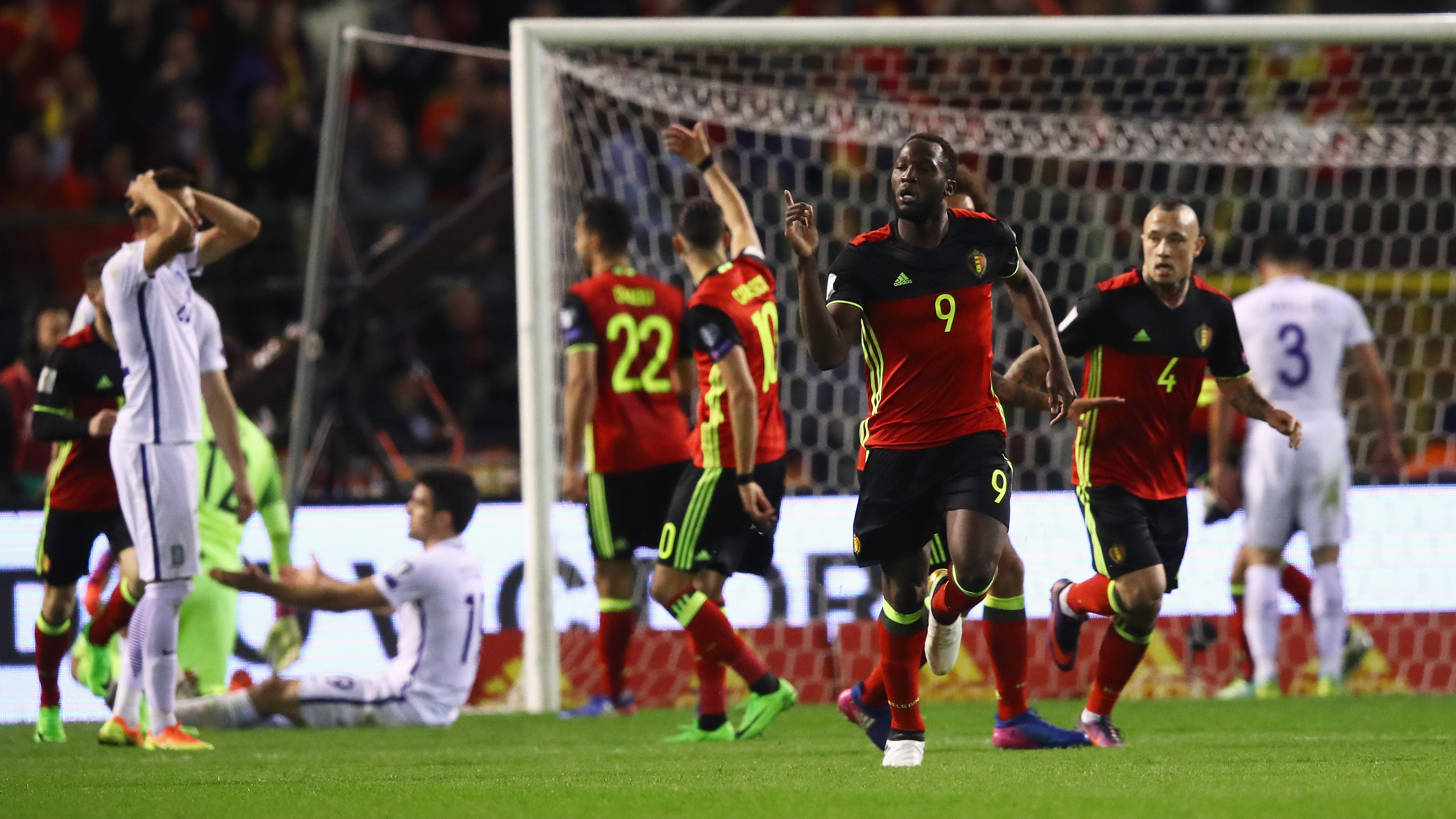 BRUSSELS, BELGIUM - MARCH 25:  Romelu Lukaku of Belgium celebrates scoring his teams first goal of the game with team mates uring the FIFA 2018 World Cup Group H  Qualifier match between Belgium and Greece at Stade Roi Baudouis on March 25, 2017 in Brussels, Belgium.  (Photo by Dean Mouhtaropoulos/Getty Images)