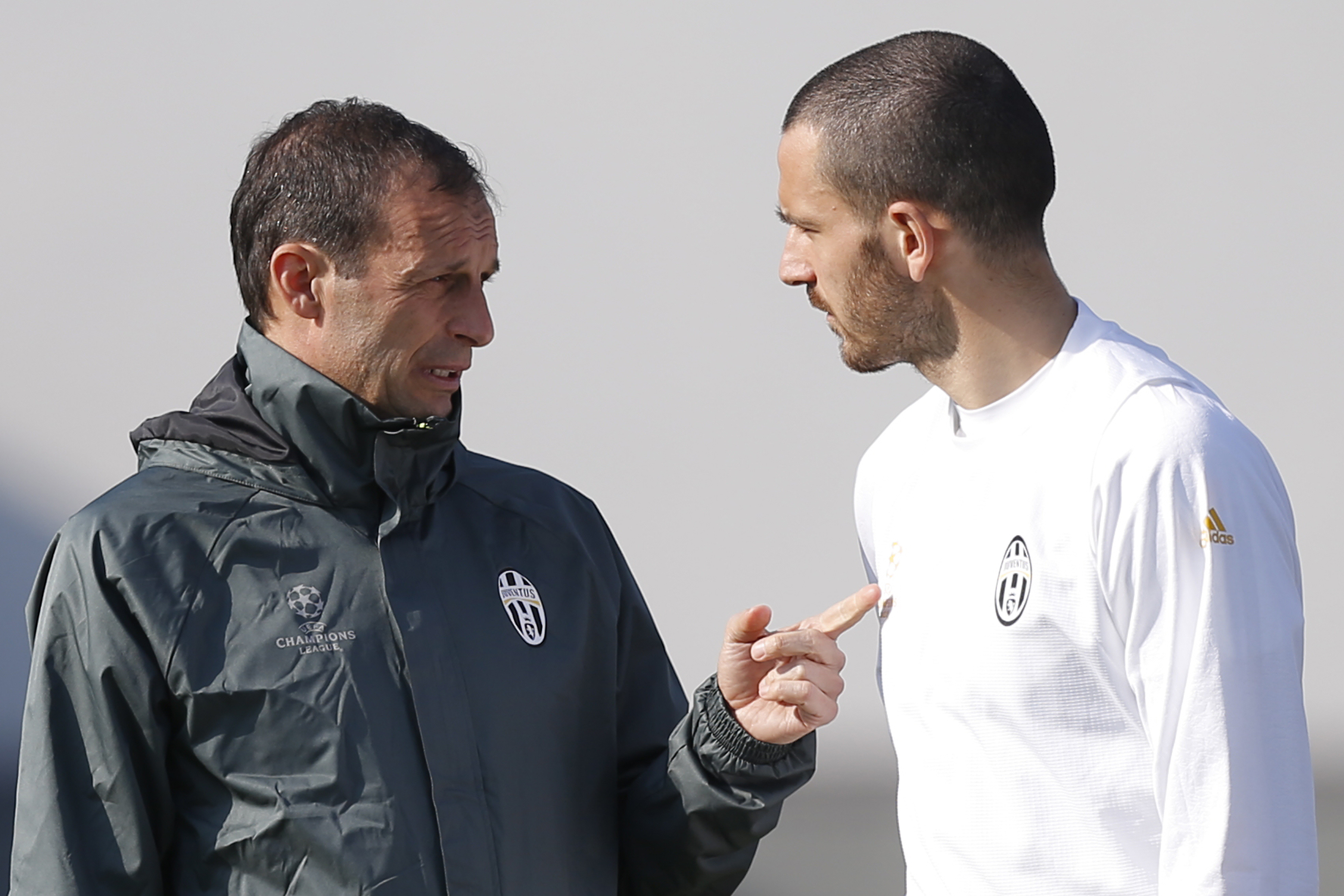 Juventus' coach Massimiliano Allegri (L) chats with Juventus' defender Leonardo Bonucci during a training session on the eve of the UEFA Champions League football match Juventus Vs FC Porto on March 13, 2017 at the 'Juventus Training Center' in Vinovo, near Turin. / AFP PHOTO / Marco BERTORELLO        (Photo credit should read MARCO BERTORELLO/AFP/Getty Images)