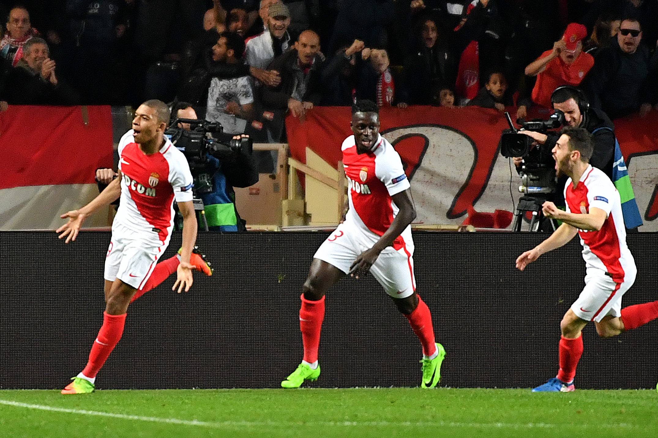 Monaco's French forward Kylian Mbappe Lottin (L) celebrates with teammates after scoring a goal during the UEFA Champions League round of 16 football match between Monaco and Manchester City at the Stade Louis II in Monaco on March 15, 2017. / AFP PHOTO / Pascal GUYOT        (Photo credit should read PASCAL GUYOT/AFP/Getty Images)