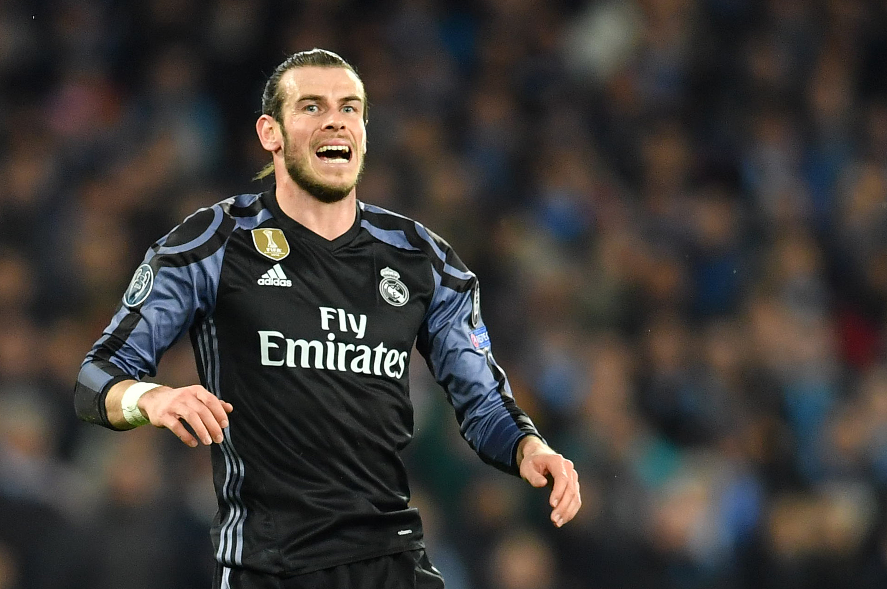 Real Madrid's Welsh forward Gareth Bale reacts during the UEFA Champions League football match SSC Napoli vs Real Madrid on March 7, 2017 at the San Paolo stadium in Naples. / AFP PHOTO / Alberto PIZZOLI        (Photo credit should read ALBERTO PIZZOLI/AFP/Getty Images)