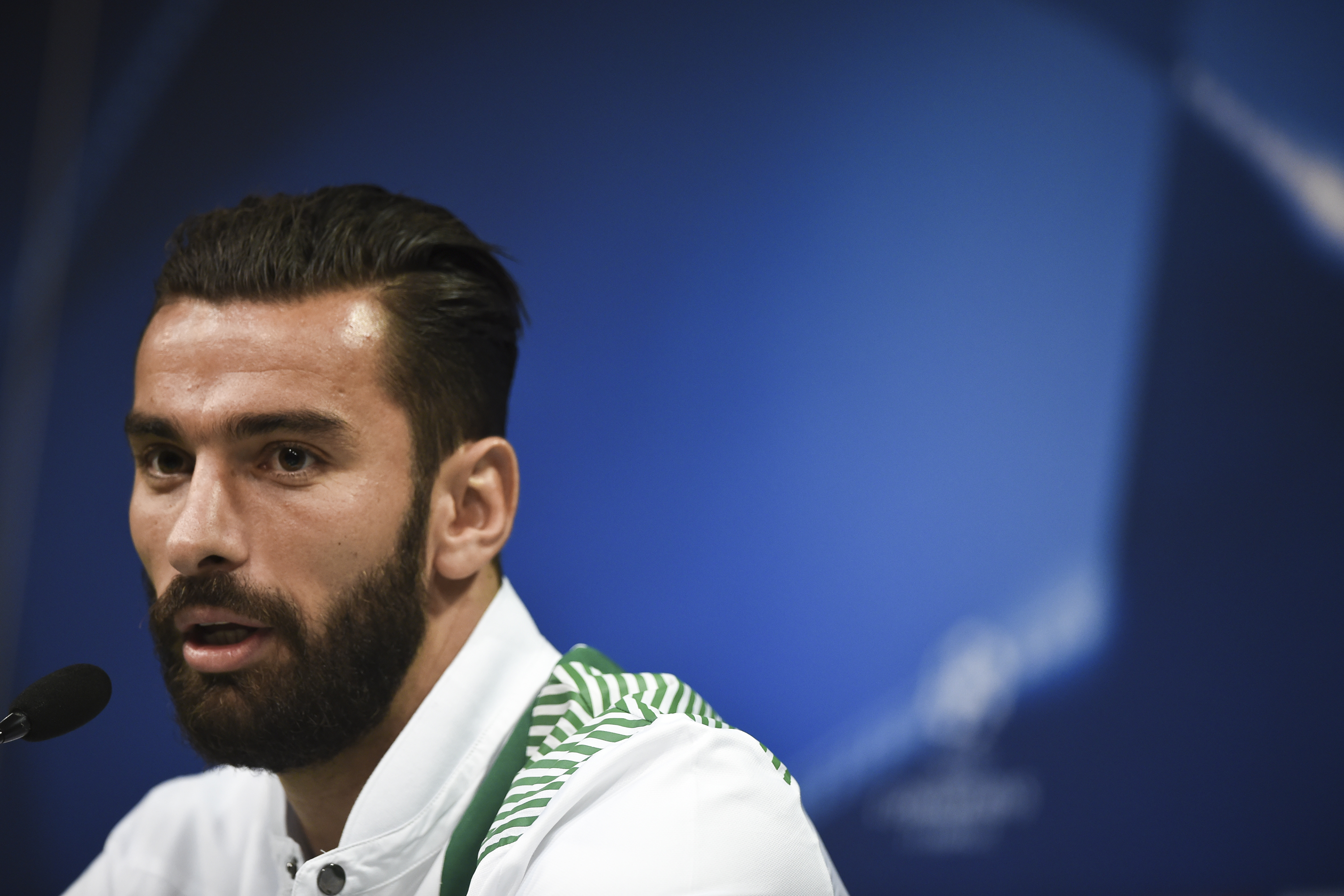Sporting's goalkeeper Rui Patricio attends a press conference at Alvalade stadium in Lisbon on November 21, 2016, on the eve of the UEFA Champions League group F football match Sporting CP vs Real Madrid.  / AFP / PATRICIA DE MELO MOREIRA        (Photo credit should read PATRICIA DE MELO MOREIRA/AFP/Getty Images)