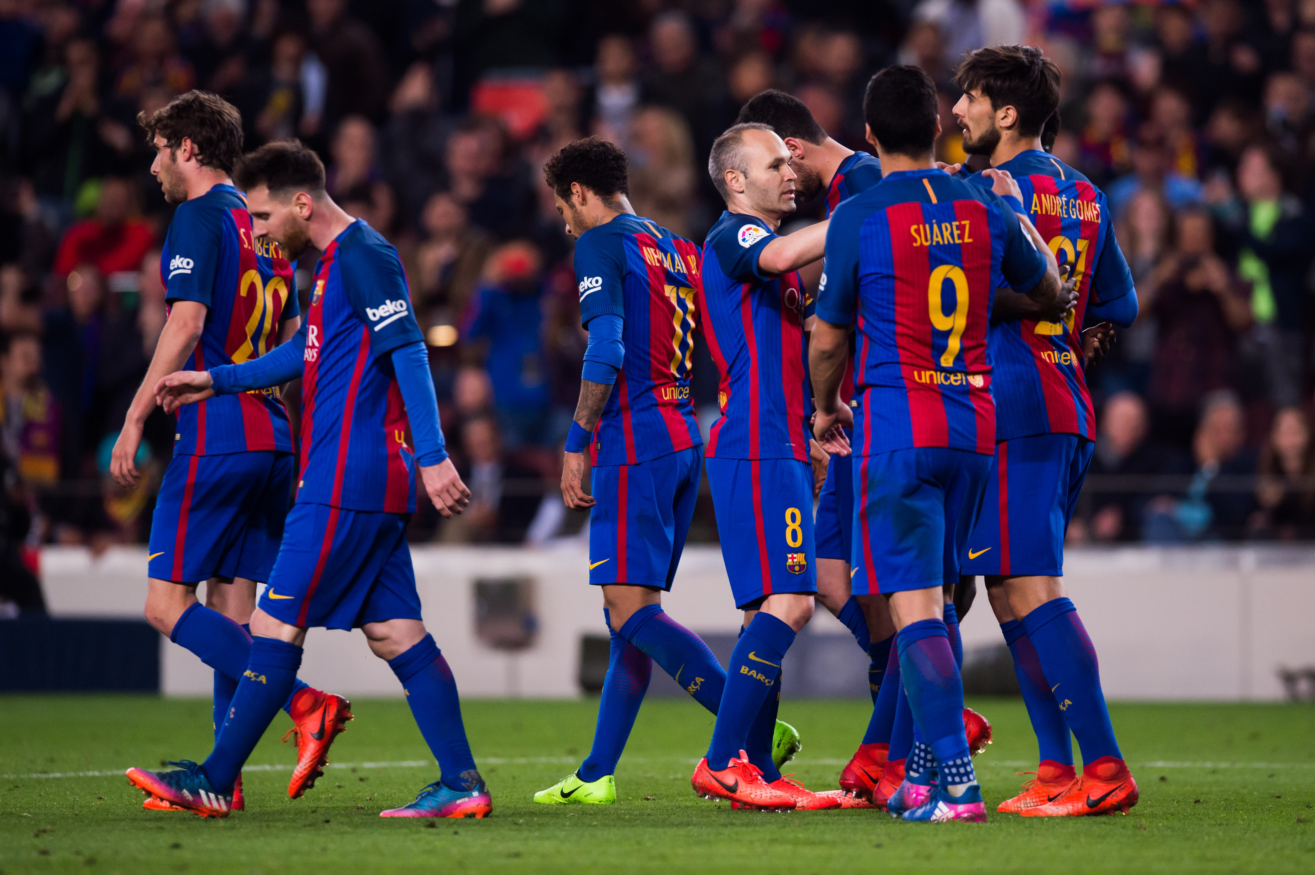 BARCELONA, SPAIN - MARCH 19: Andre Gomes (R) of FC Barcelona celebrates with his teammates Sergi Roberto, Lionel Messi, Neymar Santos Jr, Andres Iniesta and Luis Suarez (L-R) during the La Liga match between FC Barcelona and Valencia CF at Camp Nou stadium on March 19, 2017 in Barcelona, Spain. (Photo by Alex Caparros/Getty Images)